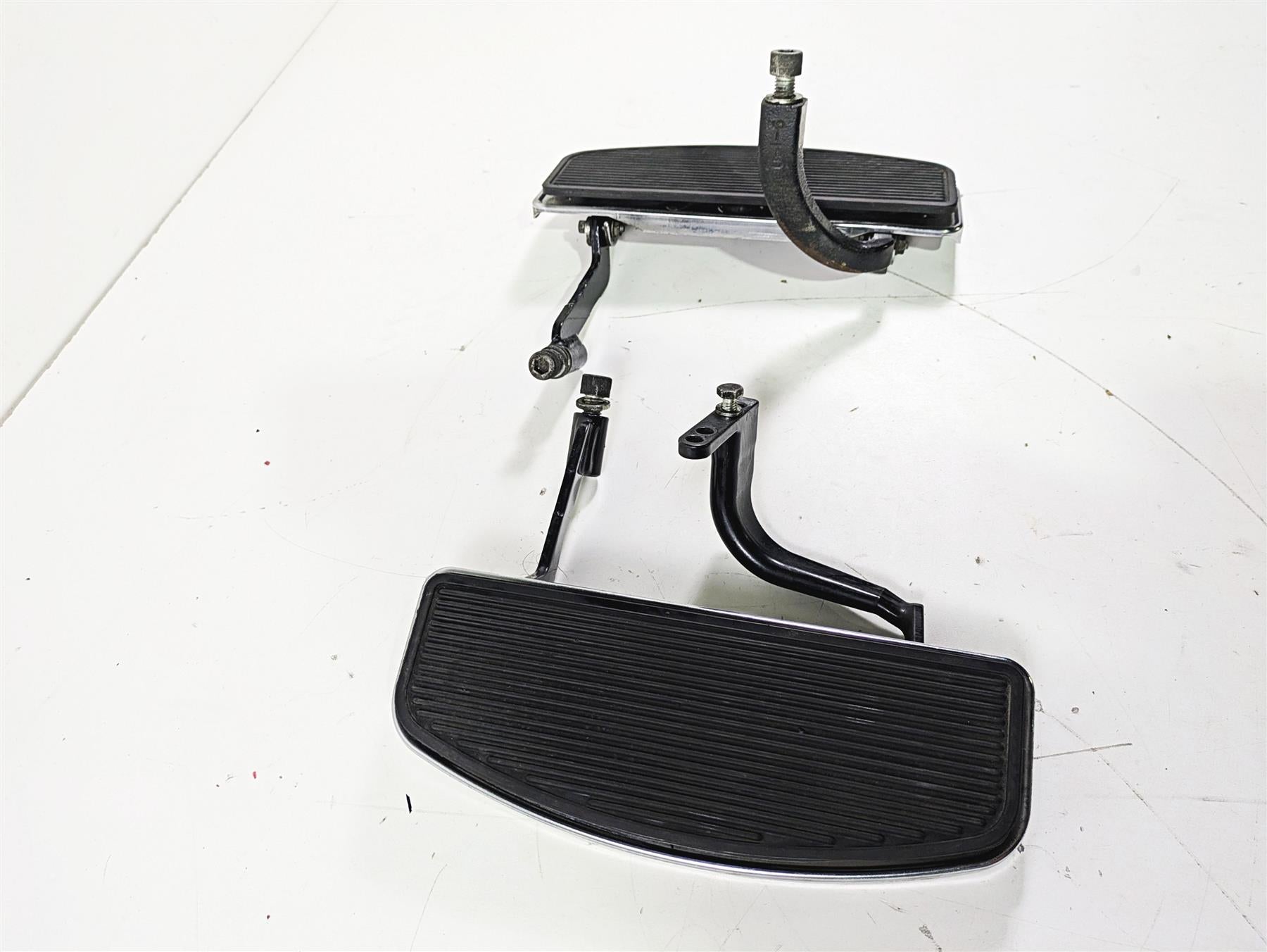 2008 Harley Touring FLHTP Electra Glide Front Foot Floor Board Set 50621-06A {{ shop.shopifyCountryName }} - Mototech271