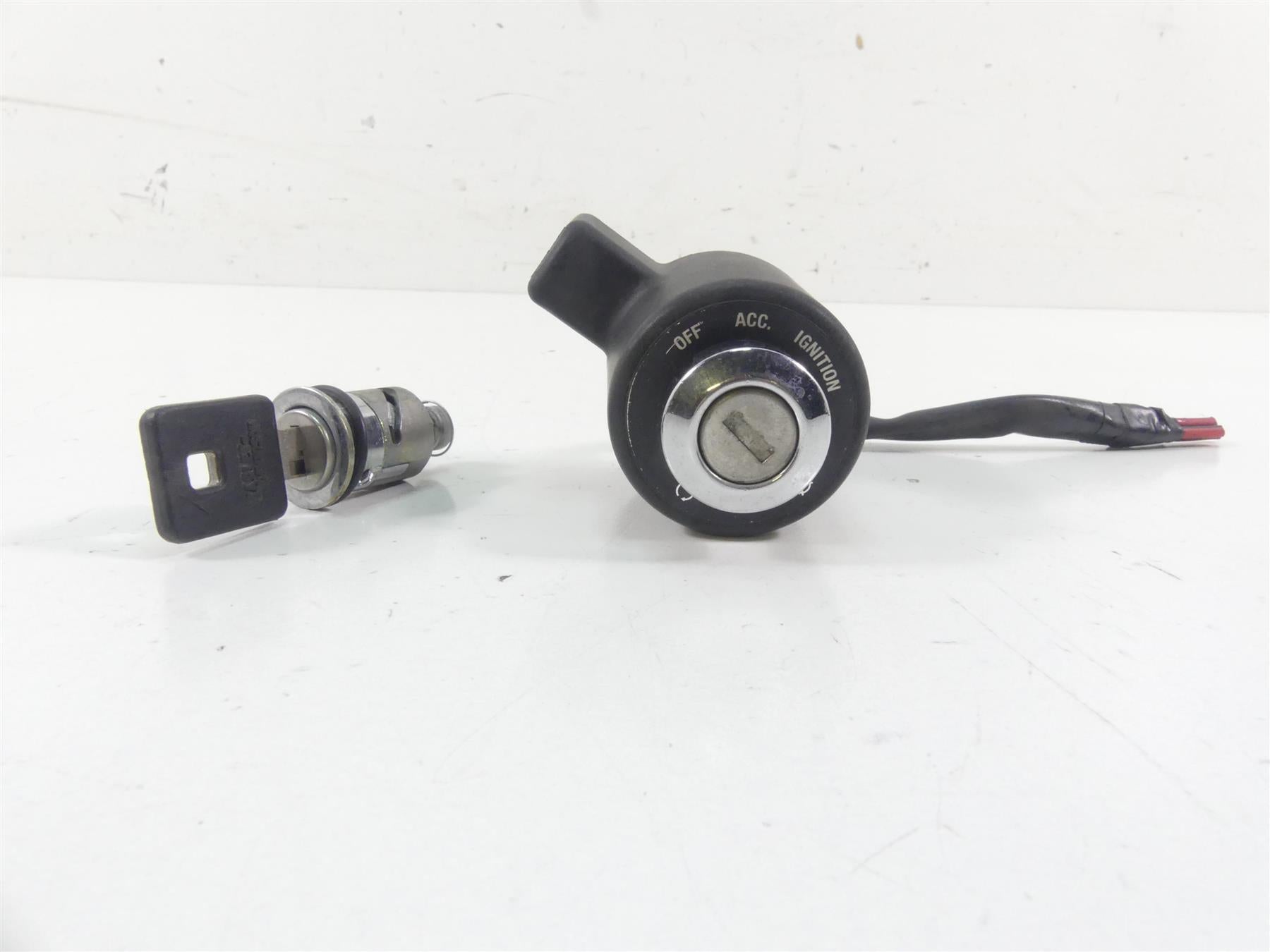 2007 Harley Sportster XL1200 Nightster Ignition Switch & Steering Lock 71441-94 {{ shop.shopifyCountryName }} - Mototech271
