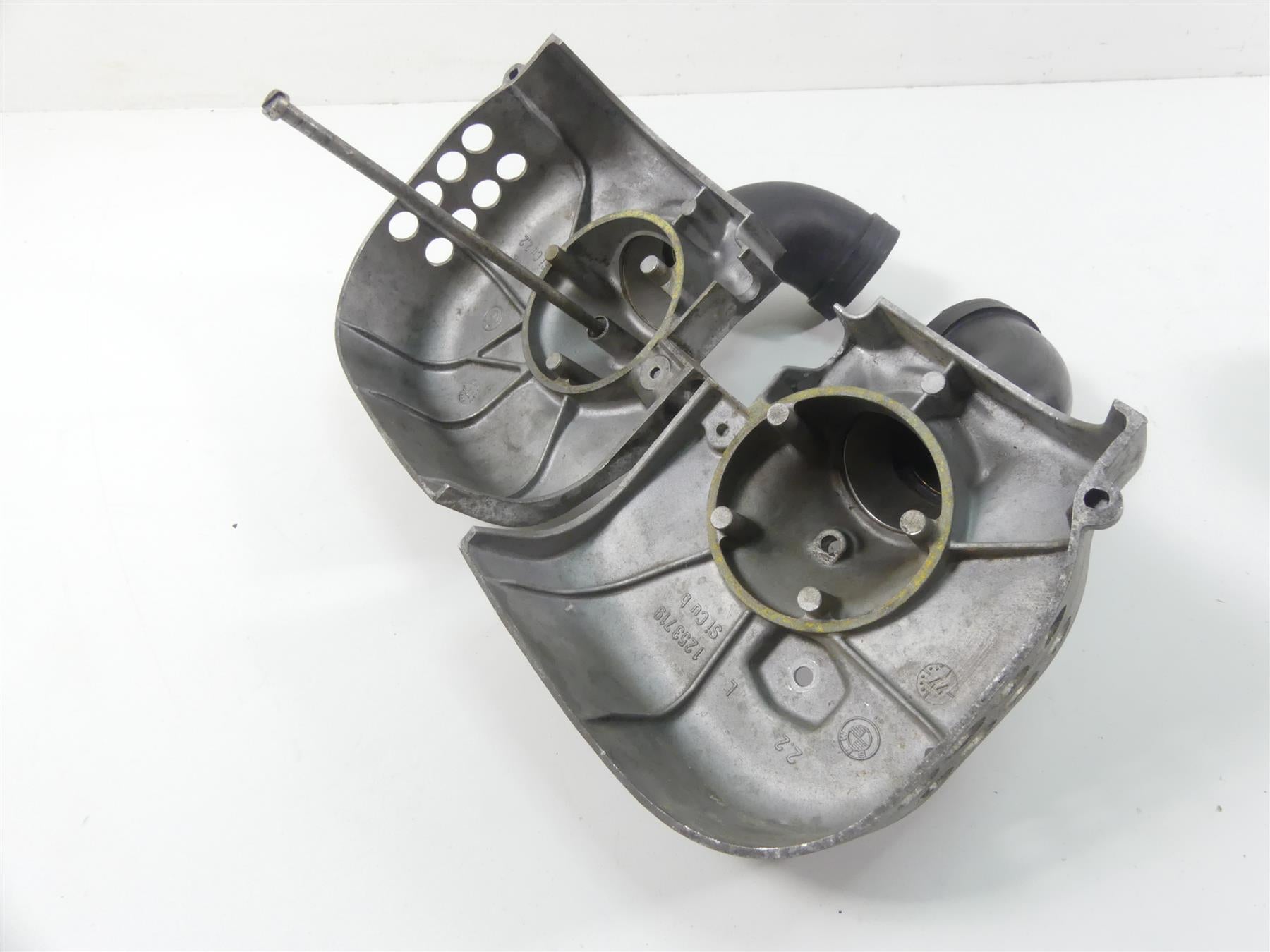 1978 BMW R100 S (2474) Air Box Cover Housing Tubes Intake Set 1253719 1253722 {{ shop.shopifyCountryName }} - Mototech271