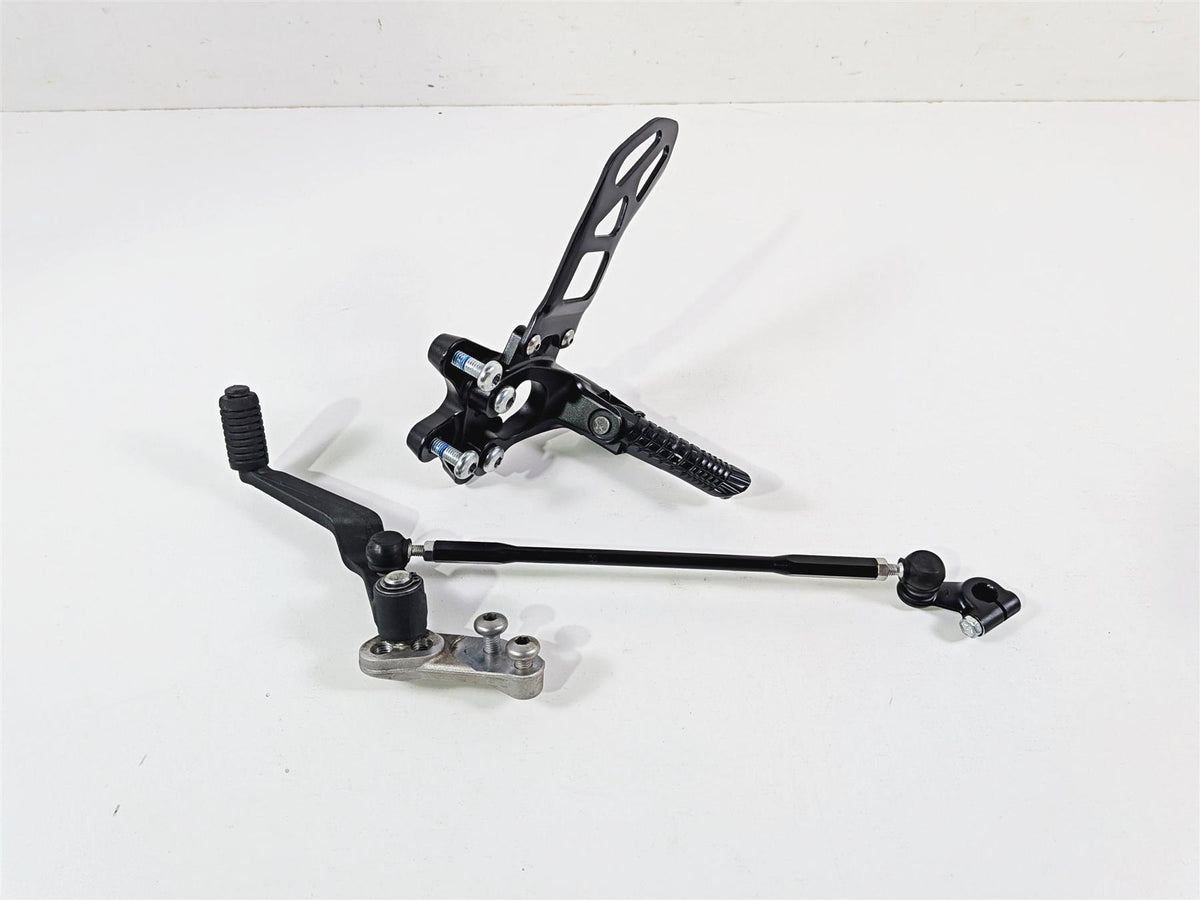 2024 Suzuki GSXR600 Left Front Footpeg & Shifter 43521-47H20 25600-14J11 {{ shop.shopifyCountryName }} - Mototech271