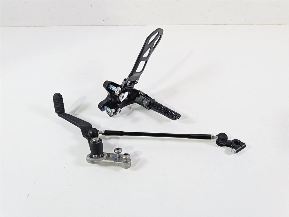 2024 Suzuki GSXR600 Left Front Footpeg & Shifter 43521-47H20 25600-14J11 {{ shop.shopifyCountryName }} - Mototech271