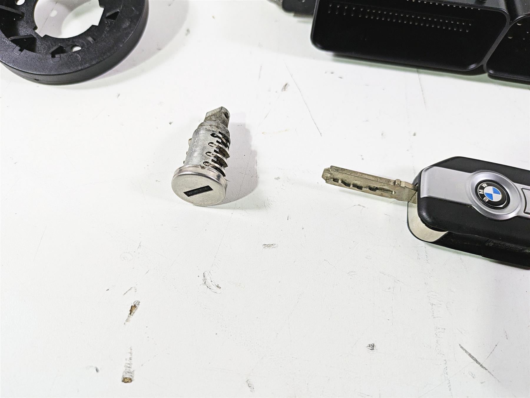 2016 BMW R1200GS GSW K50 Cdi Ecm Ignition Handsfree Switch Key Lock Set 8552934 {{ shop.shopifyCountryName }} - Mototech271