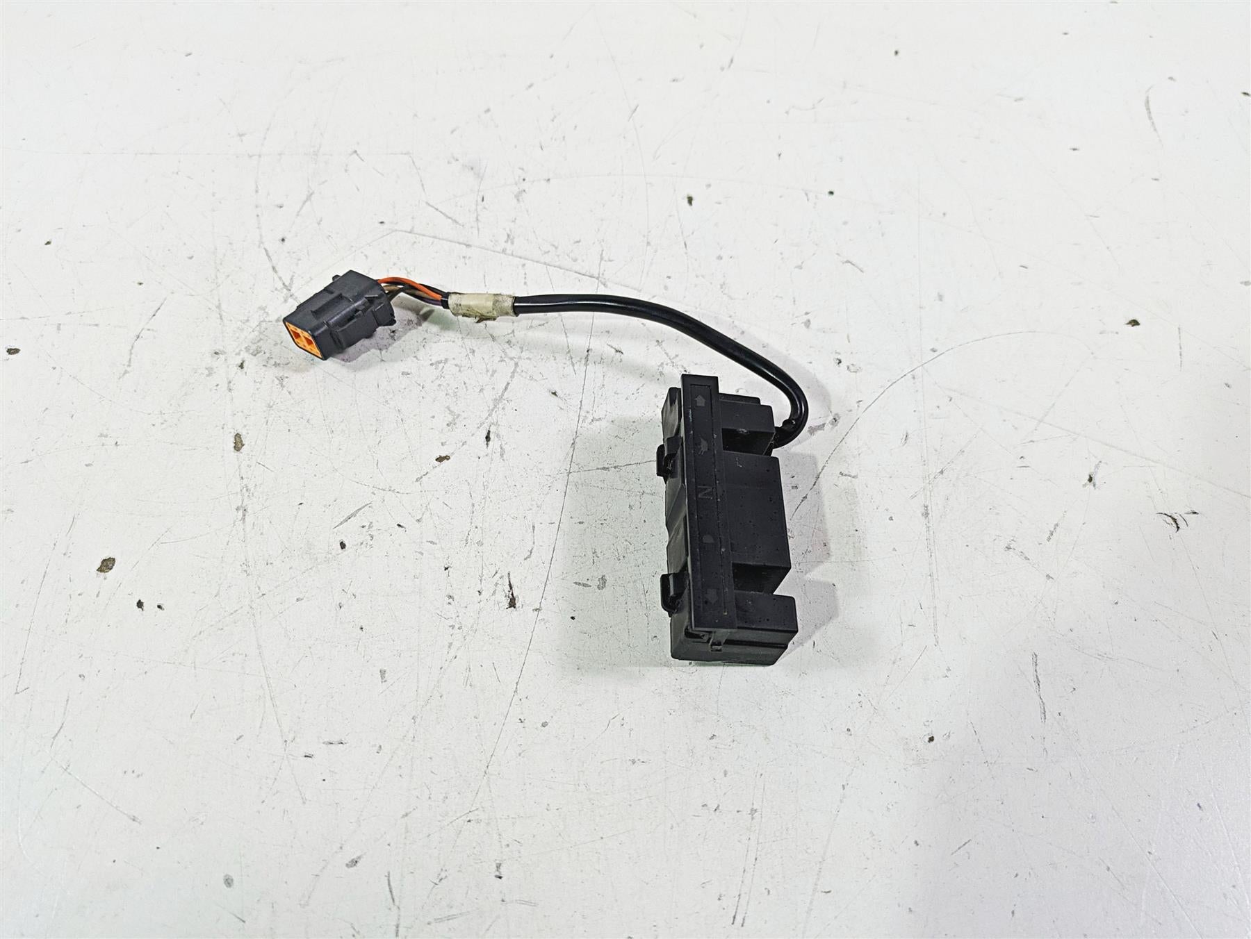 2005 Harley Softail FLSTFSE CVO Fat Boy Instrument Indicator Lights 68113-99C {{ shop.shopifyCountryName }} - Mototech271