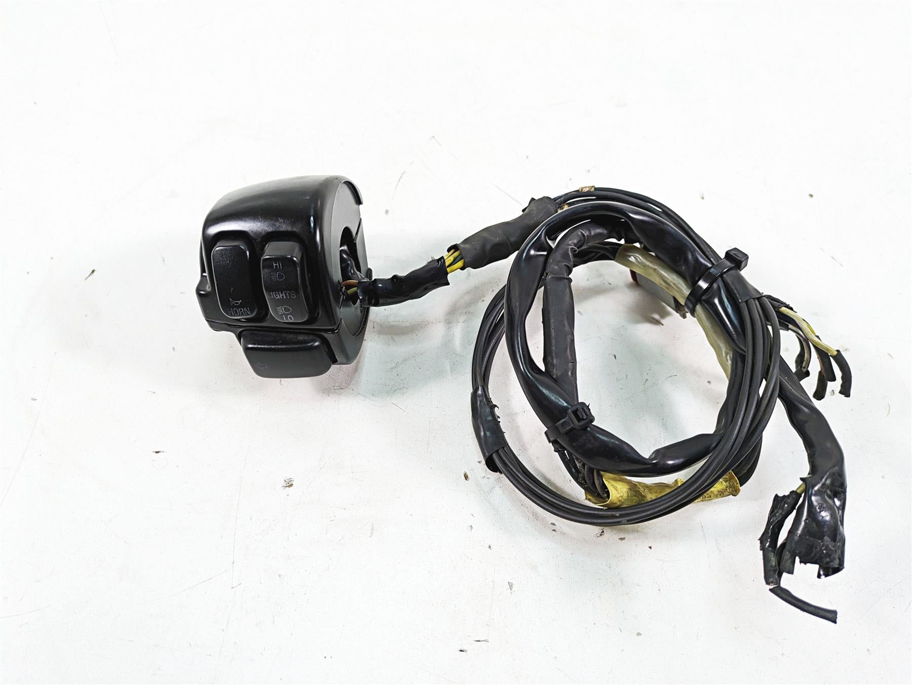 2005 Harley Dyna FXDL Low Rider Left Hand Control Switch - Read 71682-06A {{ shop.shopifyCountryName }} - Mototech271