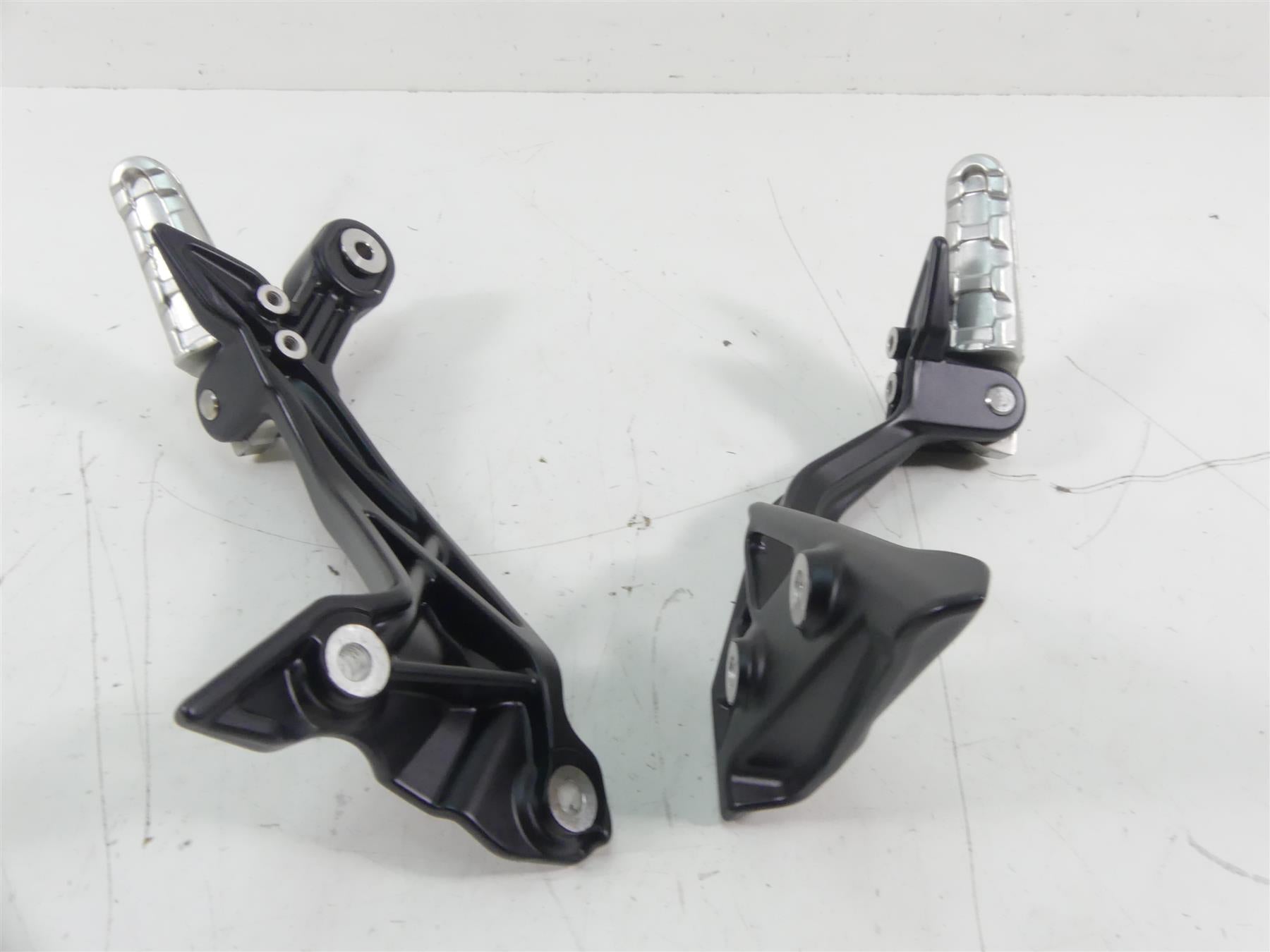 2019 Indian Motorcycle Co. FTR1200 Rear Passenger Footpeg Set 5142146 5142145 {{ shop.shopifyCountryName }} - Mototech271