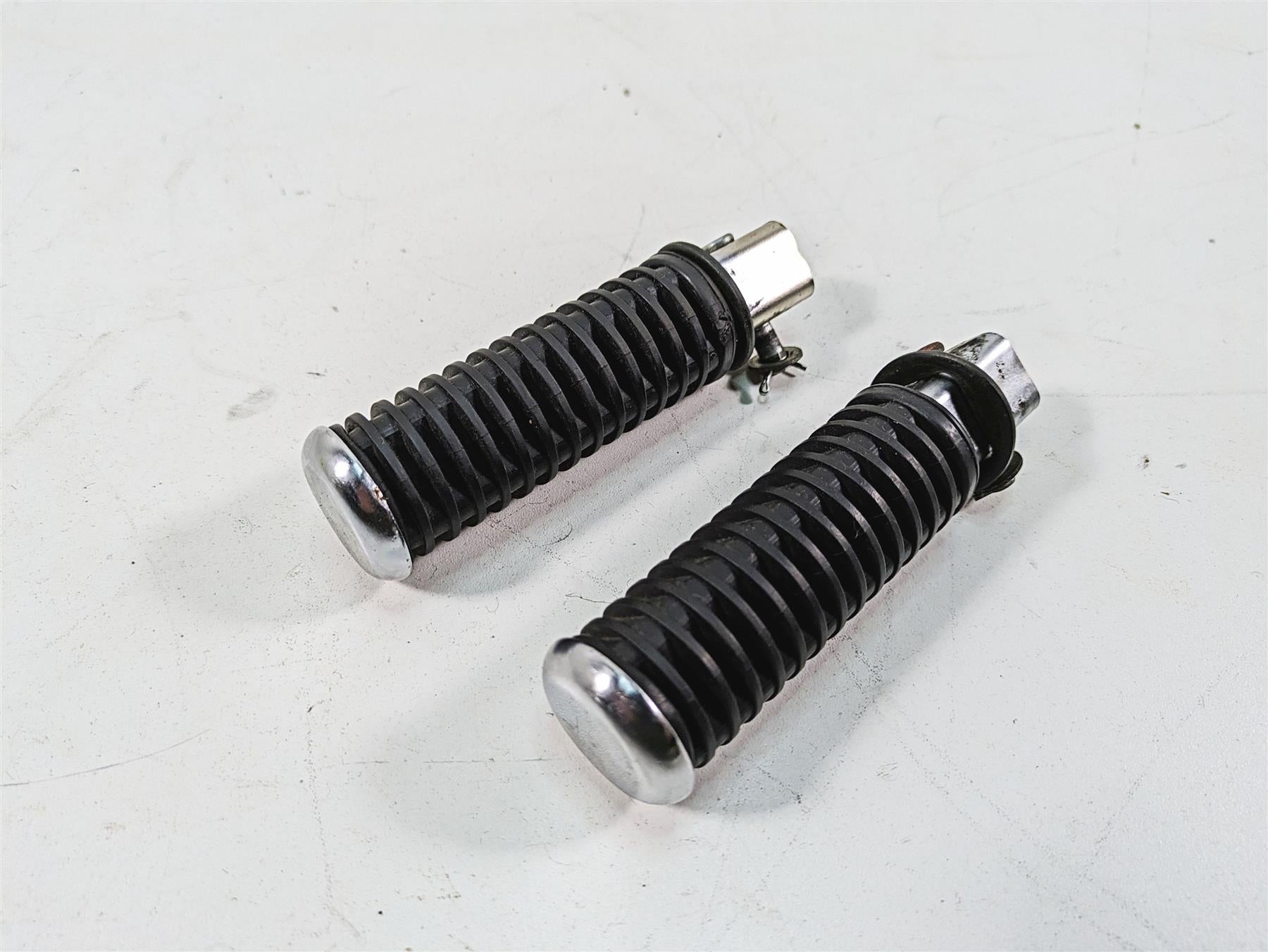 2006 Honda V-Twin VTX1300 R Rear Passenger Pillion Foot Peg Set 50715-MN0-000 {{ shop.shopifyCountryName }} - Mototech271