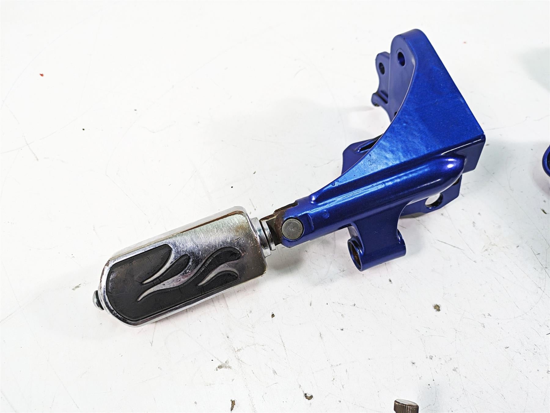 2009 Harley FXCWC Softail Rocker C Flame Foot Peg & Blue Brackets Set 33683-07A {{ shop.shopifyCountryName }} - Mototech271