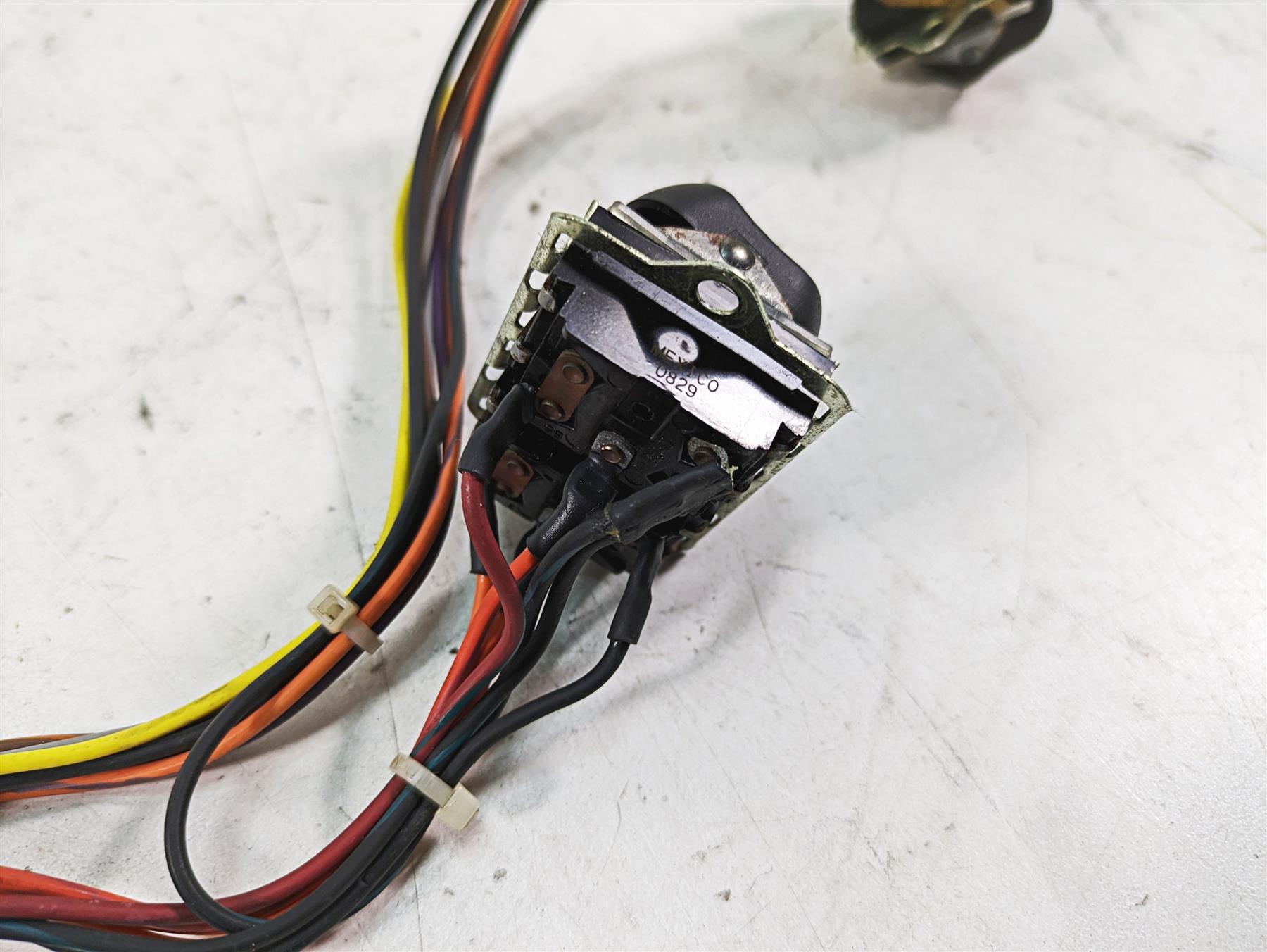 2009 Harley Touring FLHTCU Electra Glide Auxiliary Switch & Wiring Set 70271-98 {{ shop.shopifyCountryName }} - Mototech271