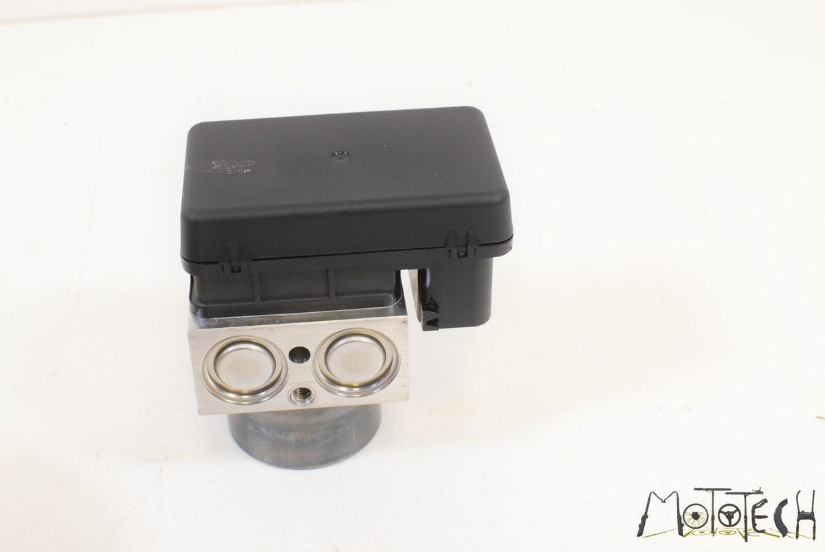2017 Ducati Panigale 959 ABS Brake Pump Module 54240421C {{ shop.shopifyCountryName }} - Mototech271