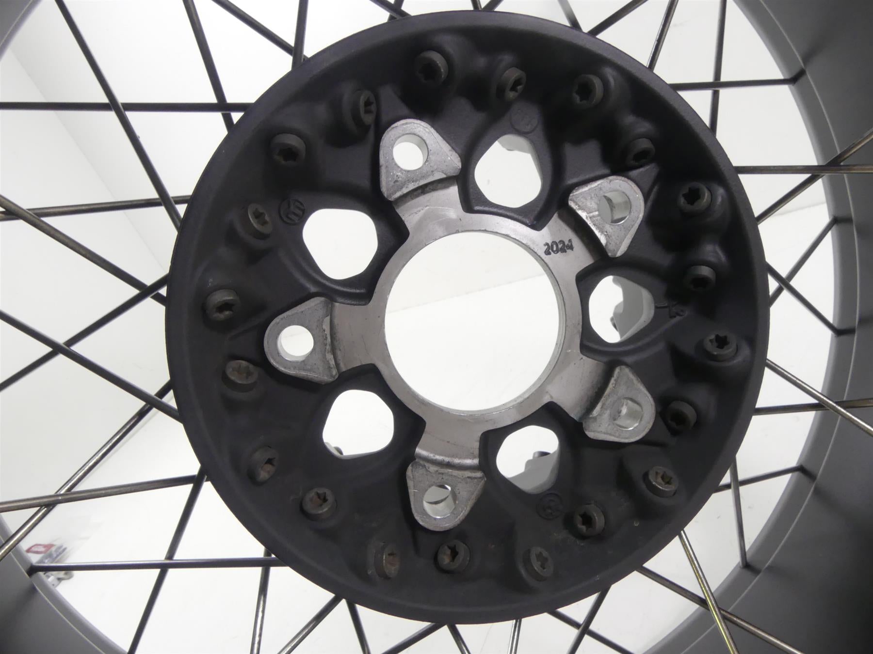 2016 BMW R1200GS K50 Straight Rear Spoke Wheel Rim 17x4.5 36318526666 {{ shop.shopifyCountryName }} - Mototech271