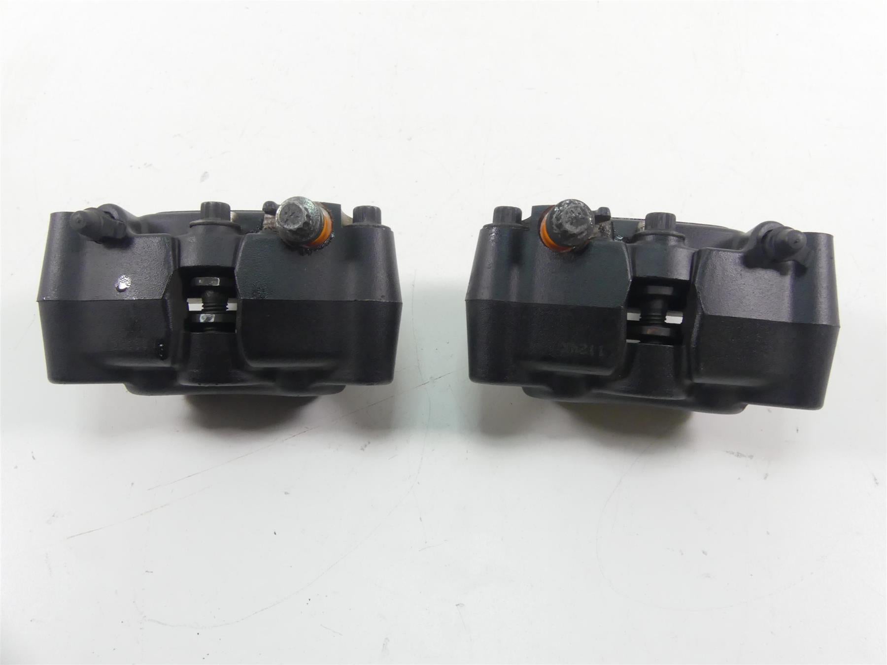 2014 Harley FXDF Dyna Fat Bob Front Brake Caliper Set 41300001 41300002 {{ shop.shopifyCountryName }} - Mototech271