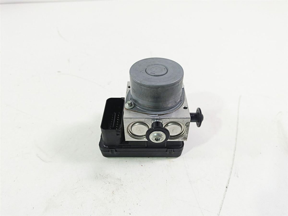2015 Ducati Hypermotard 821 SP Abs Brake Pump Control Module 54240402A 54240332B {{ shop.shopifyCountryName }} - Mototech271