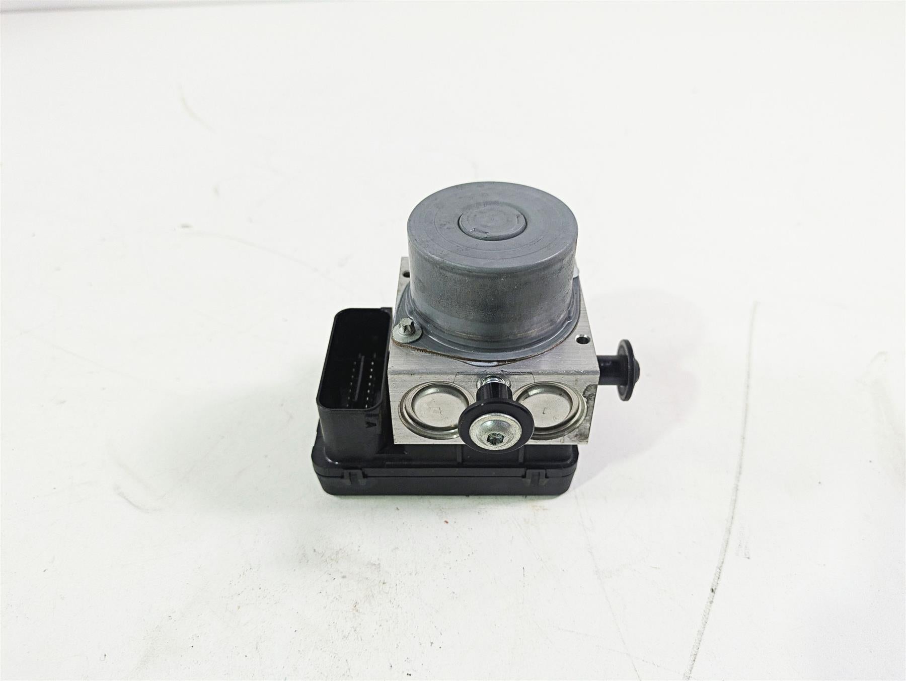 2015 Ducati Hypermotard 821 SP Abs Brake Pump Control Module 54240402A 54240332B {{ shop.shopifyCountryName }} - Mototech271