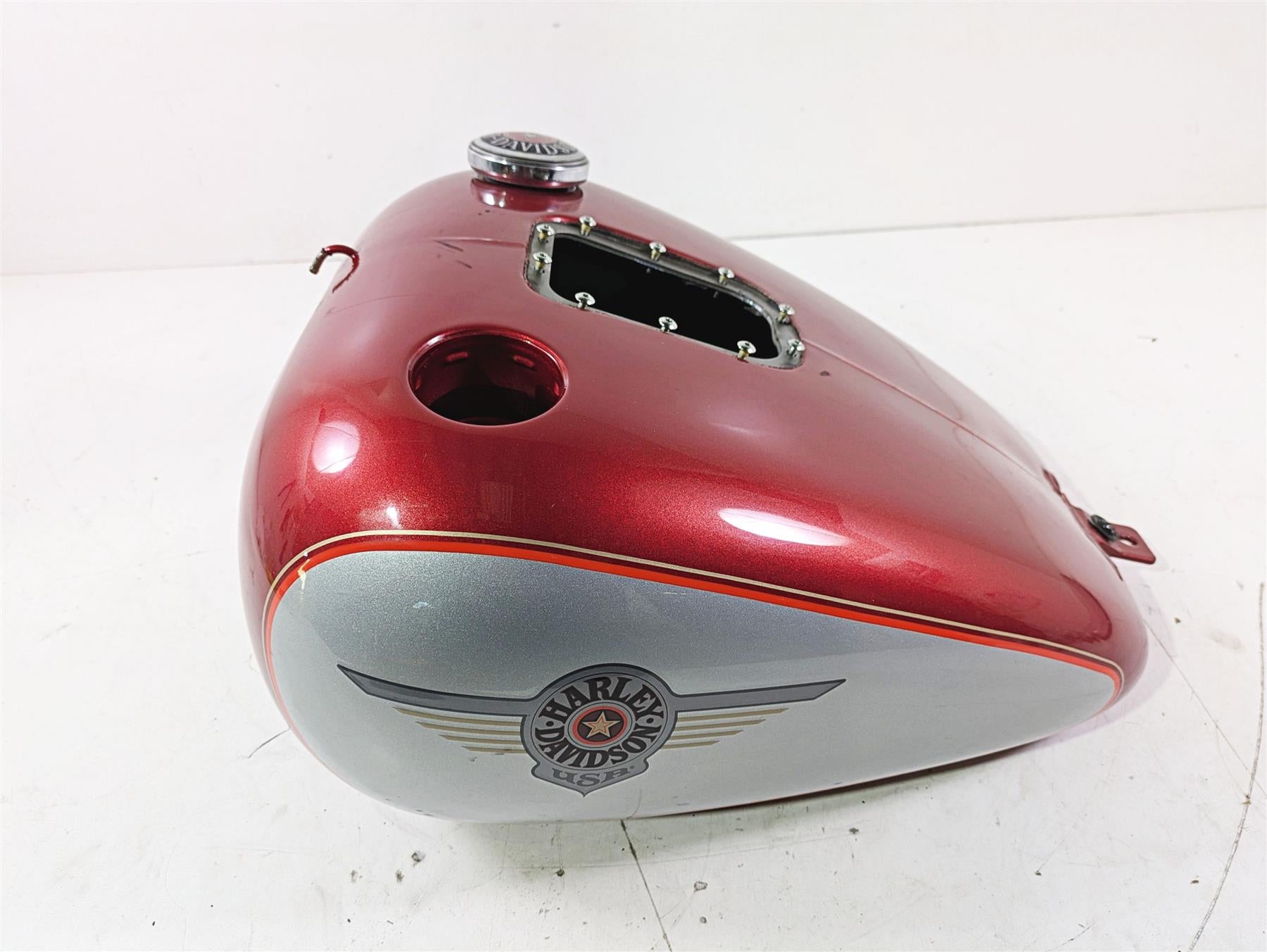 2004 Harley Softail FLSTF Fat Boy Fuel Gas Petrol Tank 5 Gallon - Read 61625-01E {{ shop.shopifyCountryName }} - Mototech271