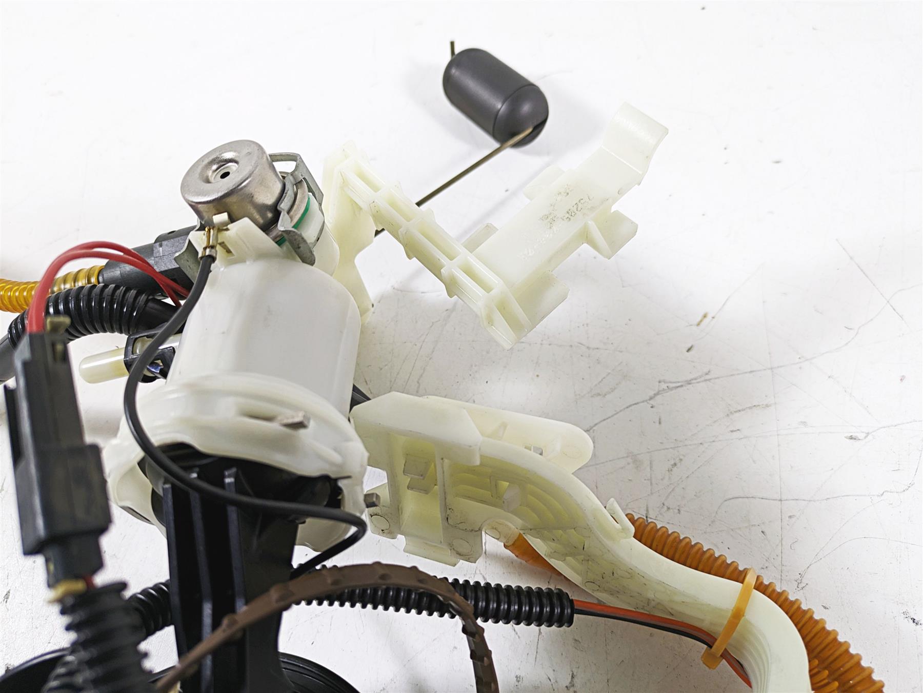 2015 Harley Touring FLHXS Street Glide Fuel Gas Petrol Pump - Tested 75069-08C {{ shop.shopifyCountryName }} - Mototech271