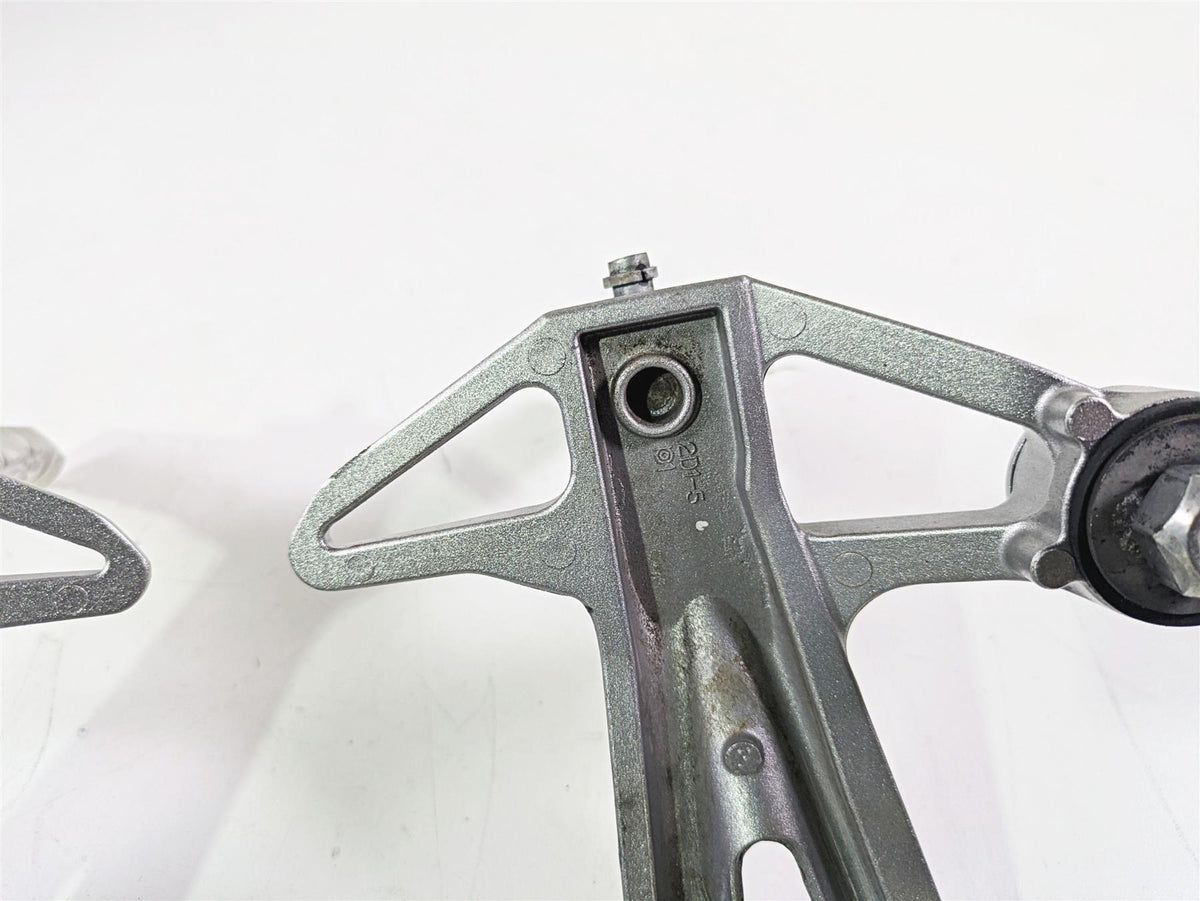 2009 Yamaha FZ1 FZS10 Fazer Rear Passenger Footpeg Set 2D1-2741L-00-00 {{ shop.shopifyCountryName }} - Mototech271
