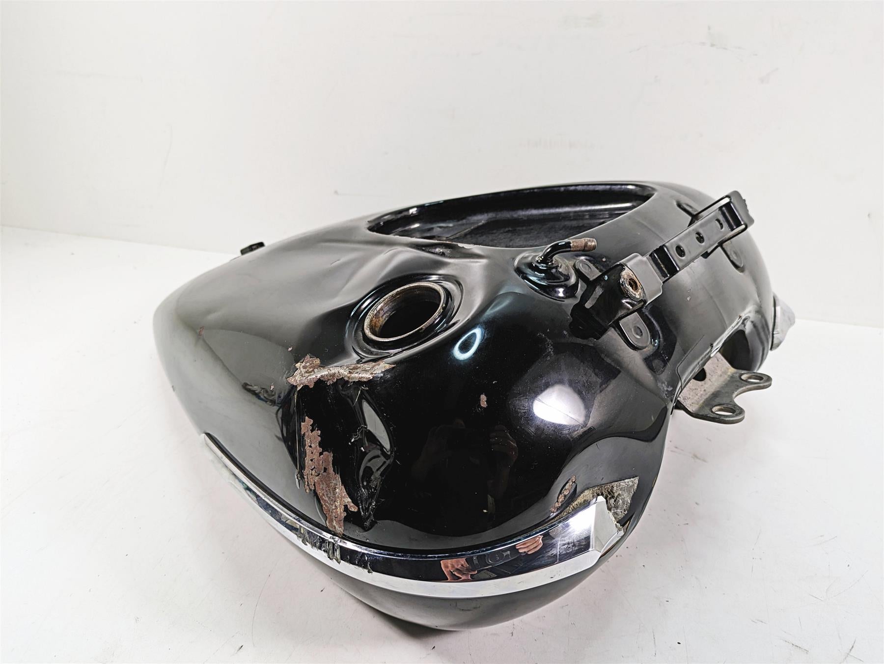 2009 Yamaha XV1900 Raider Dented Fuel Gas Petrol Tank 5C7-YK241-00-P1 {{ shop.shopifyCountryName }} - Mototech271