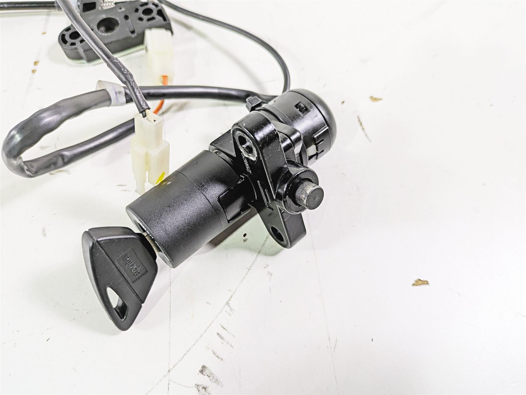 2021 Aprilia RS660 Cdi Ecm Speedo Ignition Switch Key Set 2K 2D000554 CM301806 {{ shop.shopifyCountryName }} - Mototech271