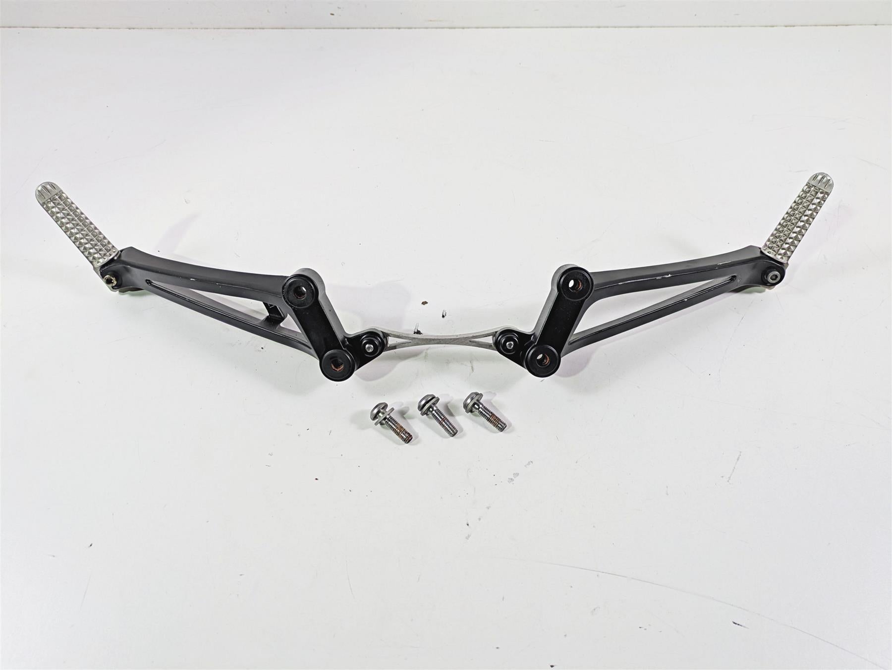 2014 Yamaha YZFR1 R1 RN22 Rear Passenger Footpeg Set 14B-2741L-10 14B-2742L-10 {{ shop.shopifyCountryName }} - Mototech271
