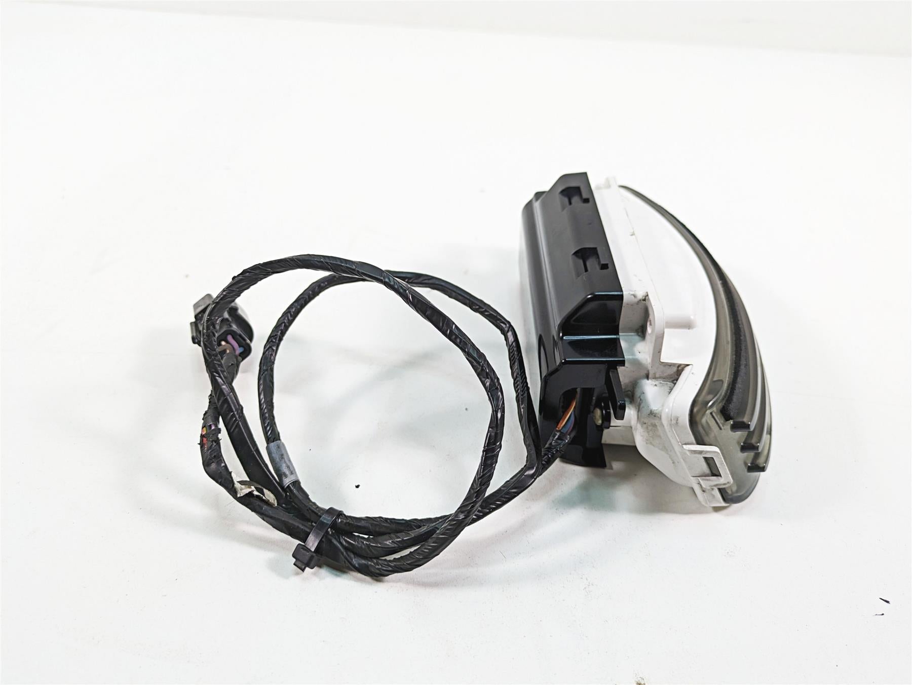 2013 Harley Touring FLHX Street Glide Taillight Fascia Wing Light -Read 69375-10 {{ shop.shopifyCountryName }} - Mototech271