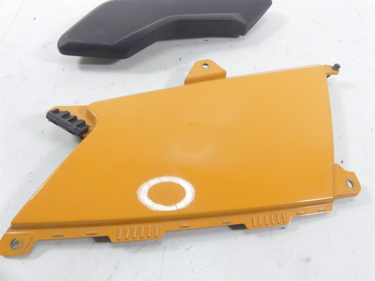 2008 BMW R1200GS K25 Between Leg Side Cover Fairing Set 46637700886 {{ shop.shopifyCountryName }} - Mototech271