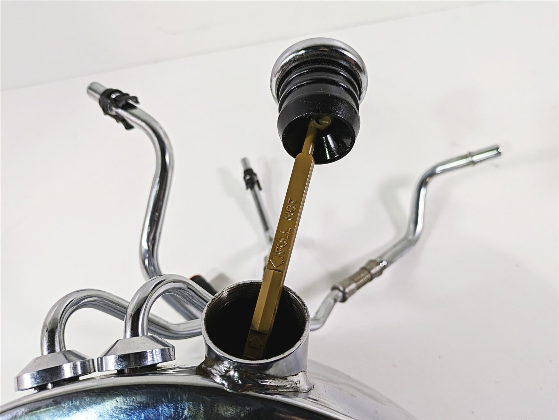 2008 Harley FLSTC Softail Heritage Oil Tank Reservoir & Lines Set 62498-00A {{ shop.shopifyCountryName }} - Mototech271