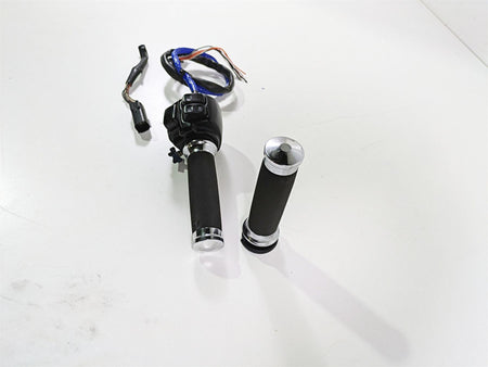 2009 Harley FLSTSB Cross Bones Right Hand Control Switch - Read 71684-06A {{ shop.shopifyCountryName }} - Mototech271