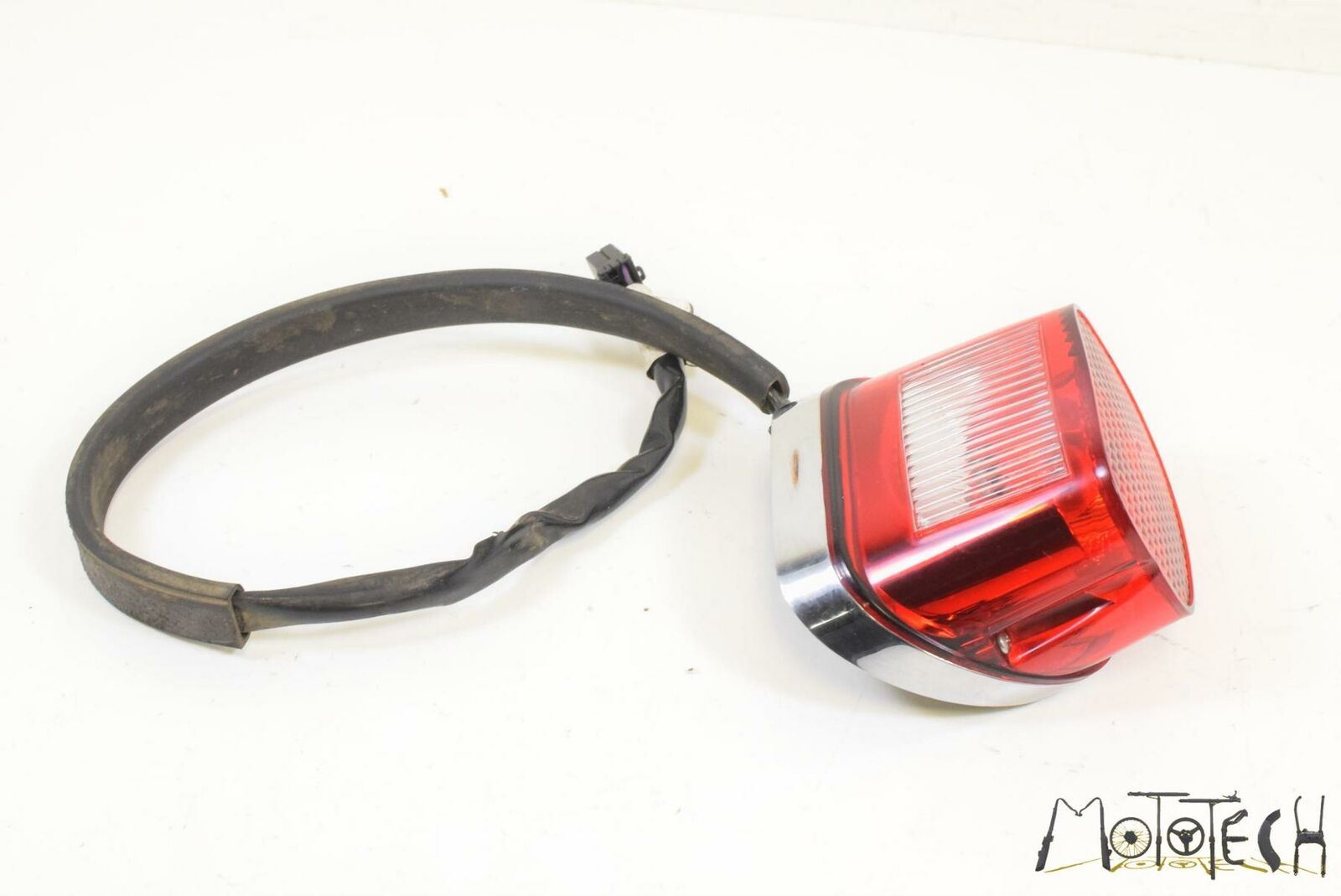 2011 Harley Touring FLTRU Road Glide Ultra Taillight Tail Light Lamp 68140-04