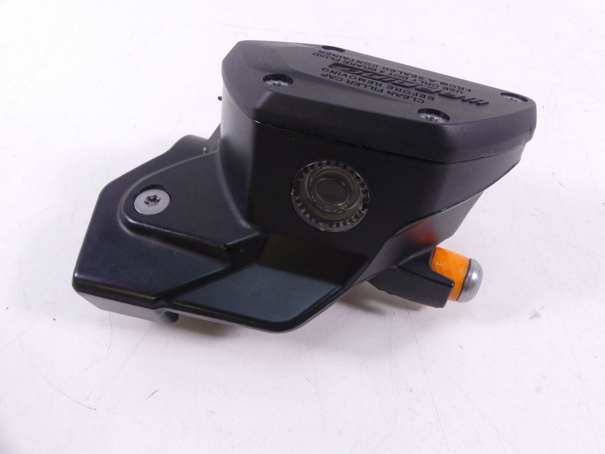 2016 BMW R1200RS K54 Front Brake Master Cylinder 8553933 32728559604 {{ shop.shopifyCountryName }} - Mototech271