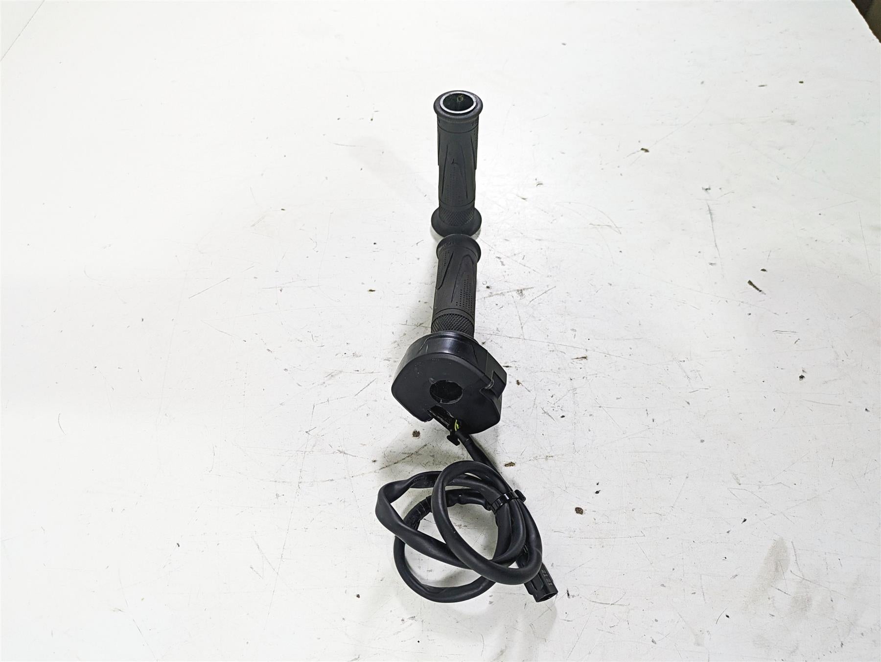2023 Triumph Street Triple 765 RS Fly By Wire Throttle Grip Sensor T2042226 {{ shop.shopifyCountryName }} - Mototech271