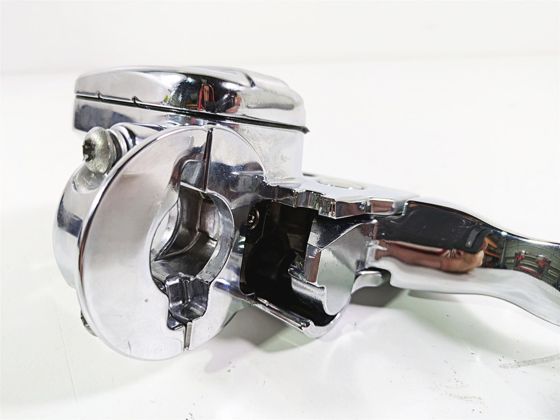 2017 Harley Touring FLHTKSE CVO E-Glide Front Brake Master Cylinder 42102-08D {{ shop.shopifyCountryName }} - Mototech271