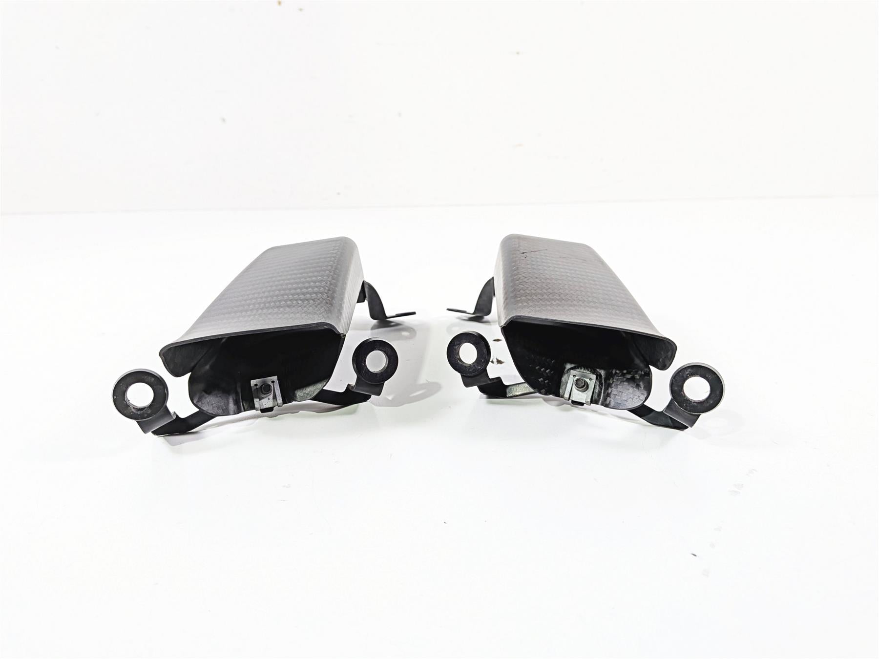 2018 Aprilia RSV4 RR Carbon Fiber Caliper Air Inlet 2B005507 2B005506 {{ shop.shopifyCountryName }} - Mototech271