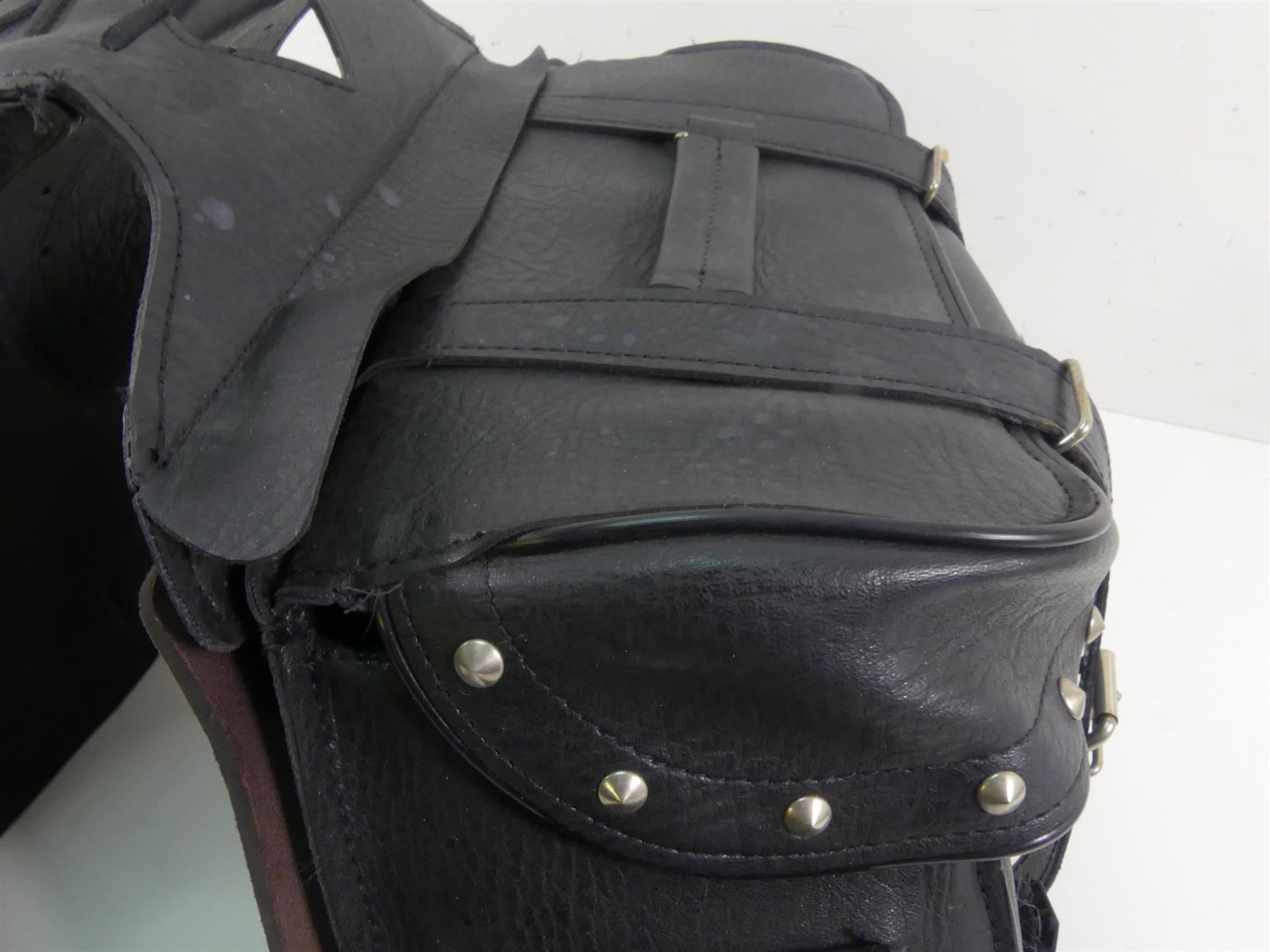 2007 Honda VT1100 C2 Shadow River Road Saddlebag Saddle Bag Set + Mounts 10-8996 {{ shop.shopifyCountryName }} - Mototech271