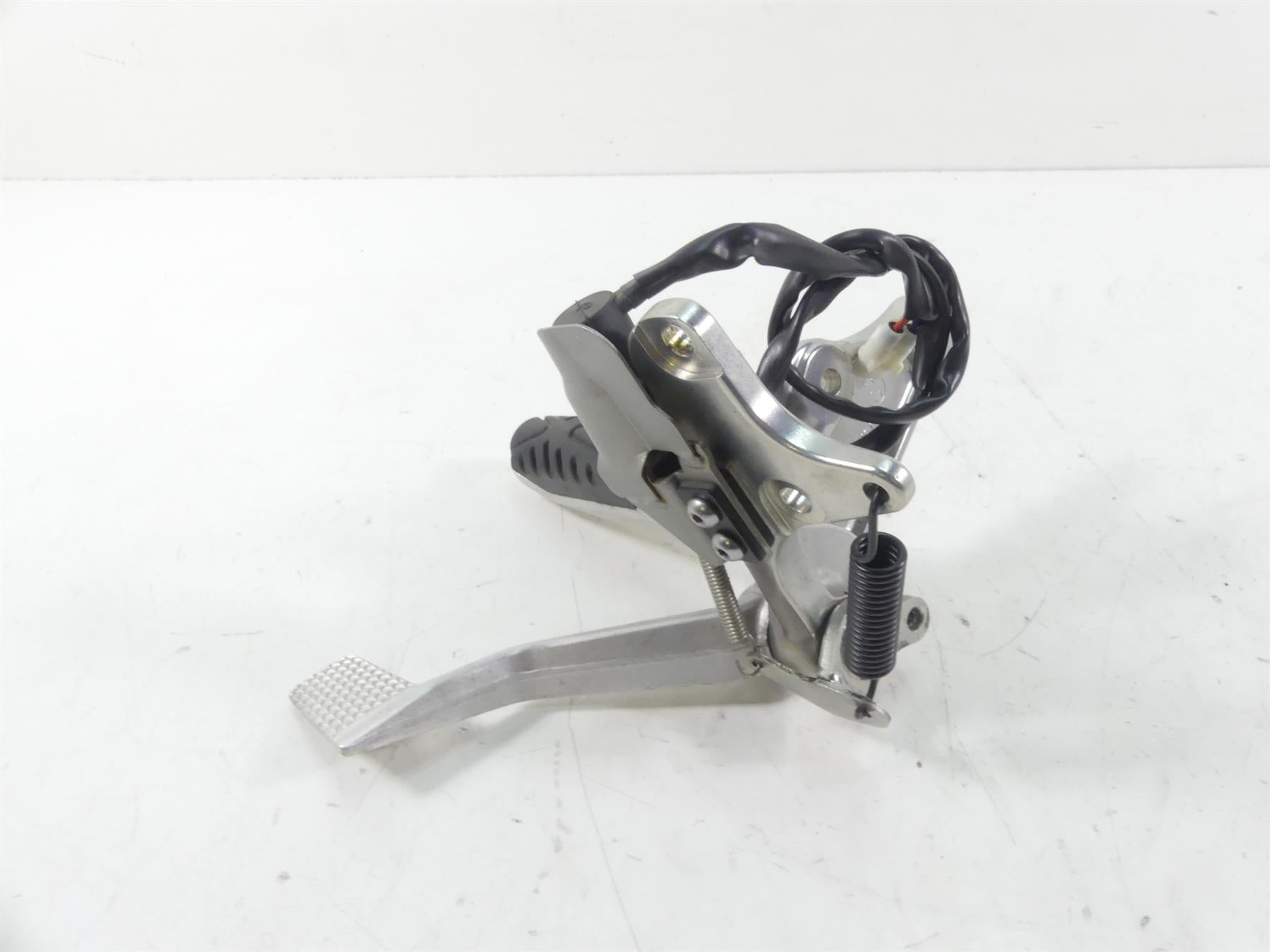 2013 Yamaha VMX17 V-Max 1700 Right Foot Peg + Brake Pedal Set 2S3-27443-00-00 {{ shop.shopifyCountryName }} - Mototech271