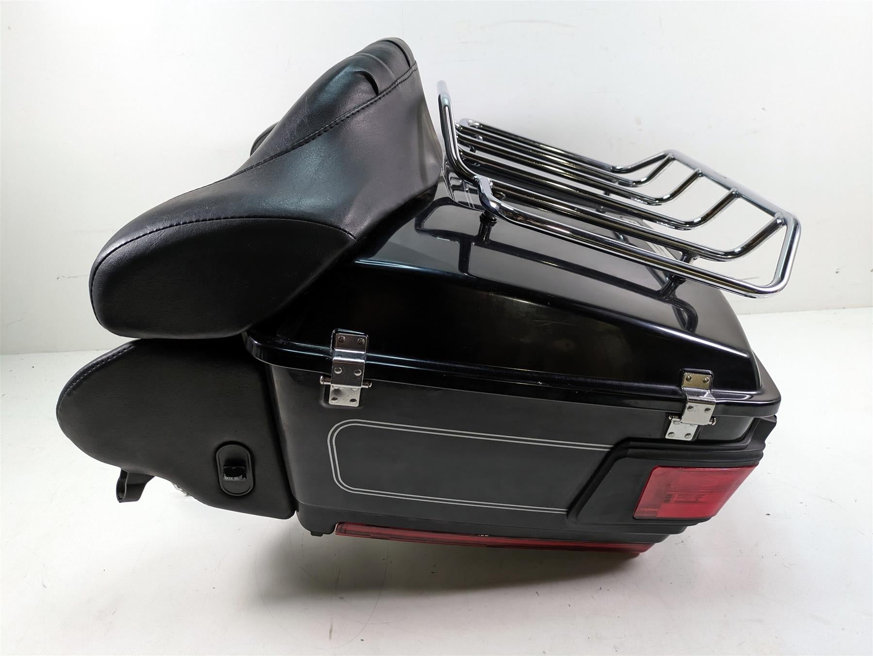 2006 Harley Touring FLHTCUI Electra Glide Vivid Black Silv Stripe Trunk 53128-06 {{ shop.shopifyCountryName }} - Mototech271