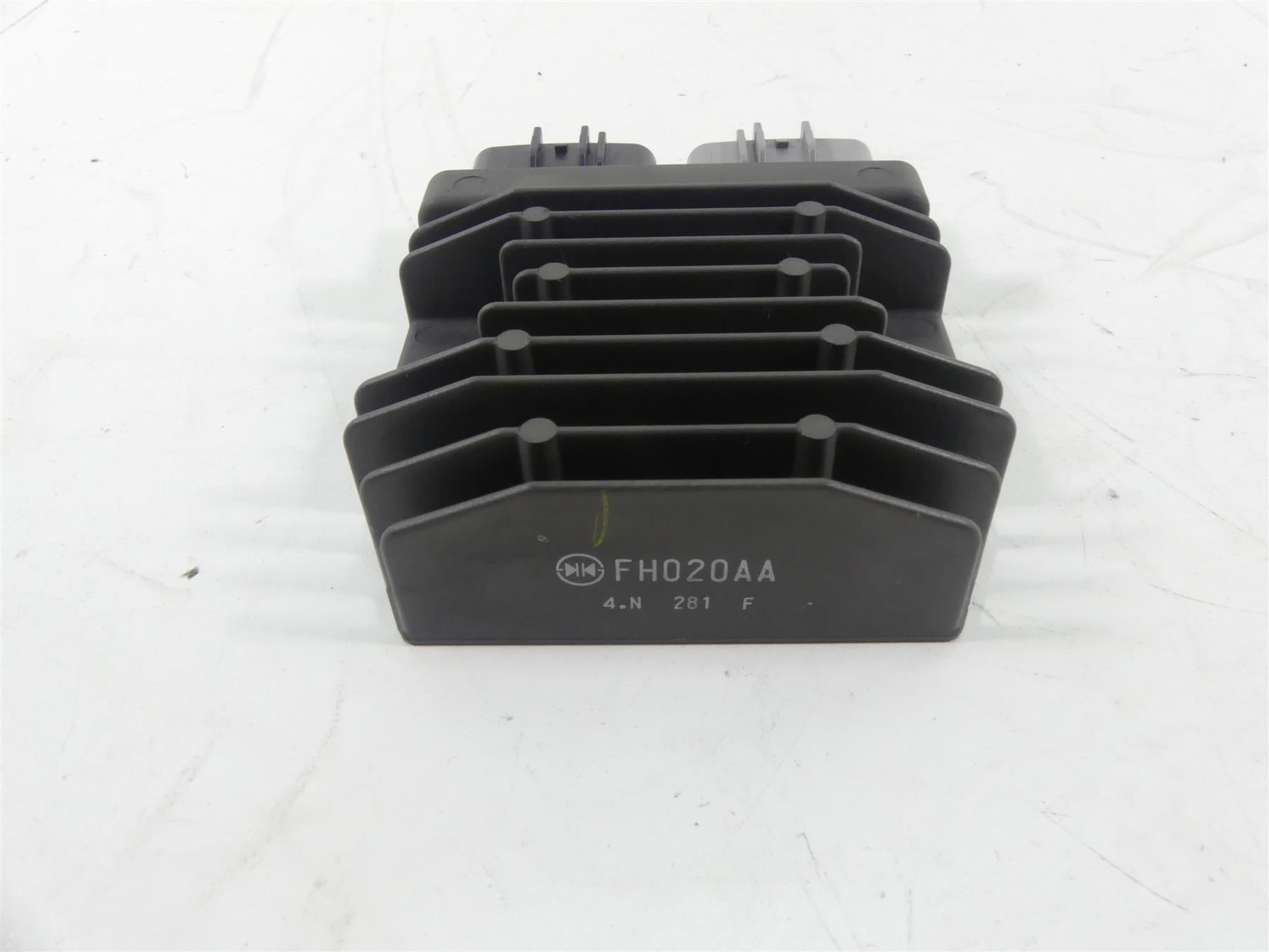 2015 Yamaha MT09 FZ09 Rectifier Voltage Regulator 1D7-81960-01-00 FH020AA {{ shop.shopifyCountryName }} - Mototech271