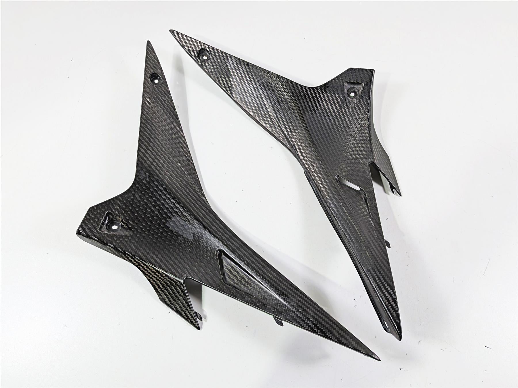 2018 Aprilia RSV4 RR Carbon Fiber Tank Triangle Fairing Covers Set 2B005961 {{ shop.shopifyCountryName }} - Mototech271