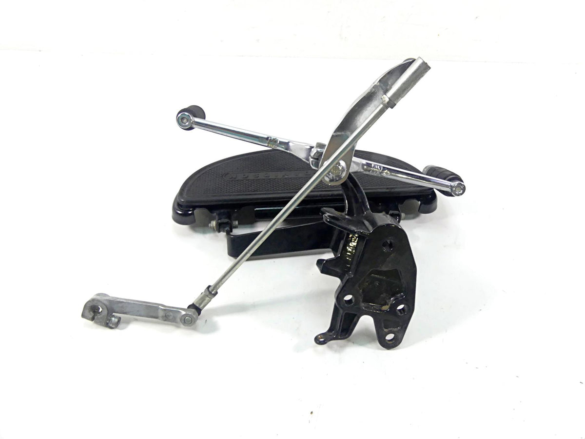 2016 Harley Softail FLS Slim Left Front Floorboard & Shifter Set 33630-07A {{ shop.shopifyCountryName }} - Mototech271