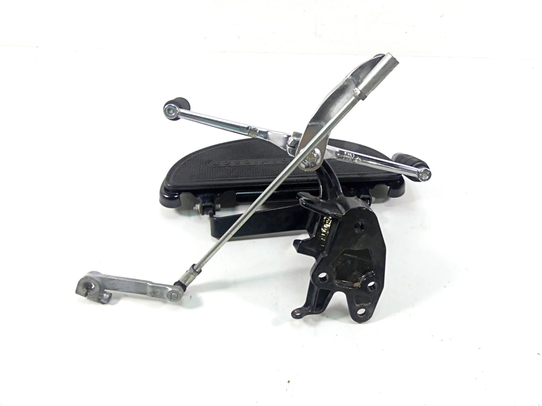 2016 Harley Softail FLS Slim Left Front Floorboard & Shifter Set 33630-07A {{ shop.shopifyCountryName }} - Mototech271