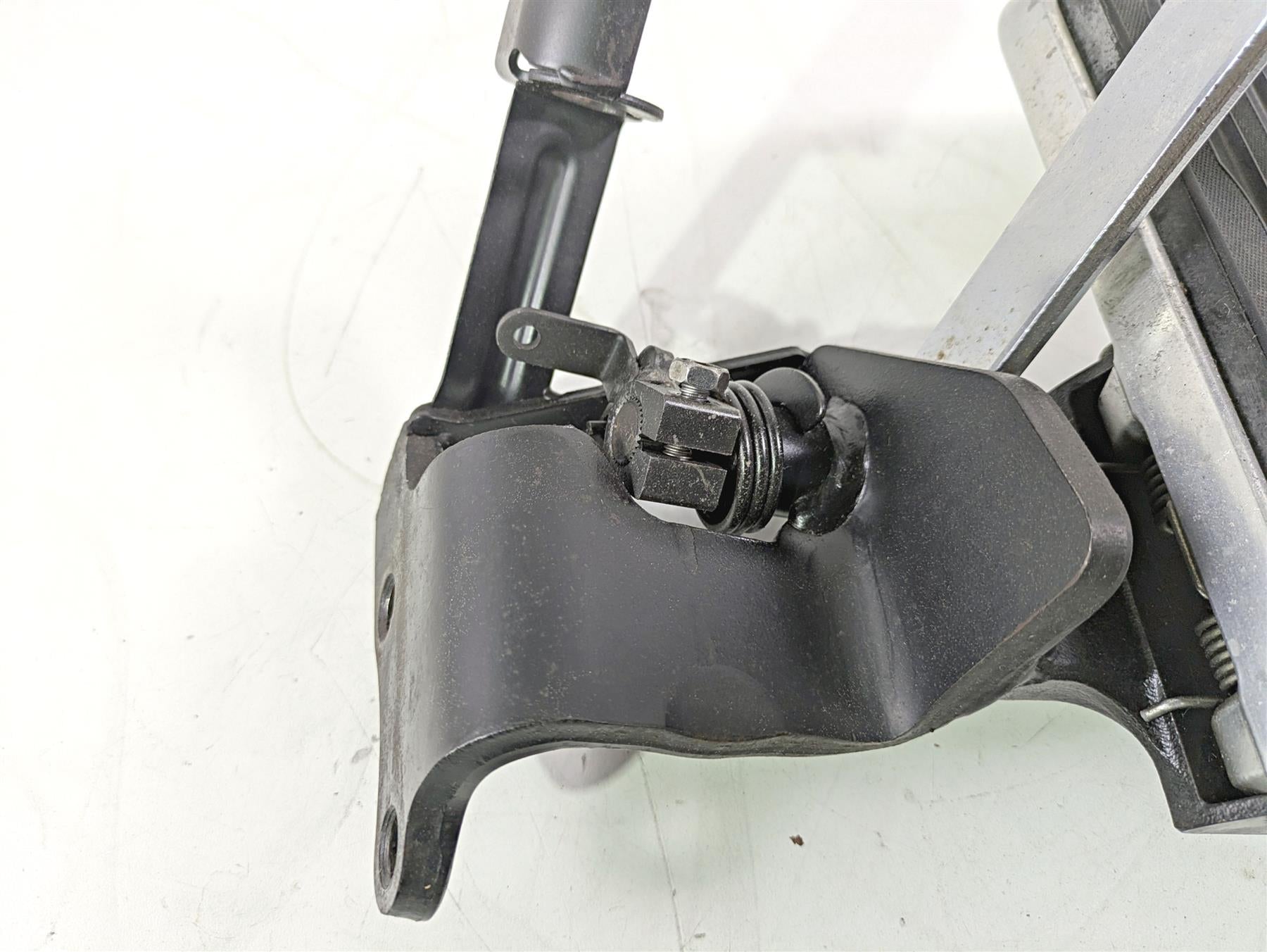 2008 Yamaha XVS1300 V-Star Tourer Right Floorboard Brake Pedal 3D8-27420-00-00 {{ shop.shopifyCountryName }} - Mototech271