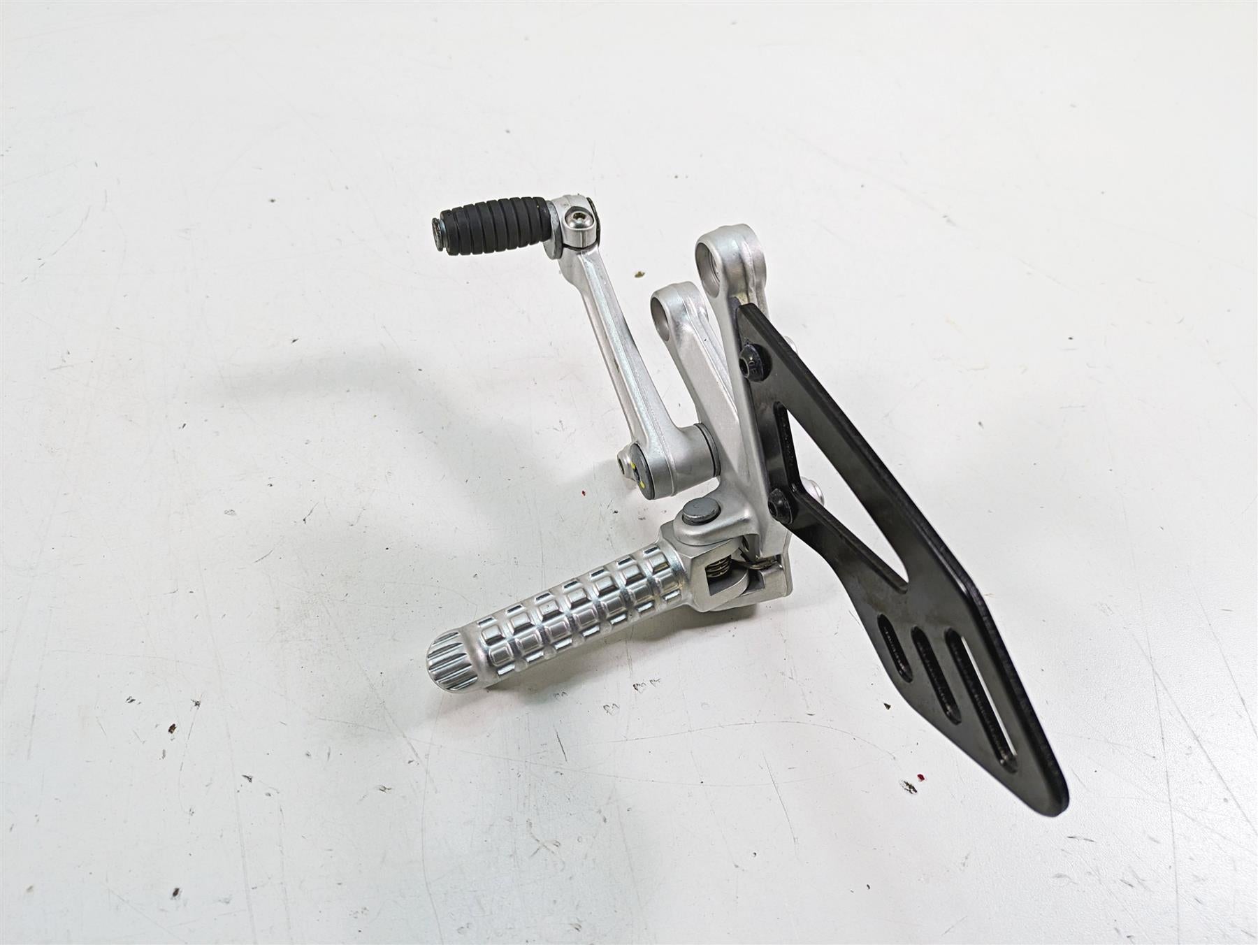 2020 Aprilia Tuono V4 Factory Left Front Footpeg & Shifter 897829 {{ shop.shopifyCountryName }} - Mototech271