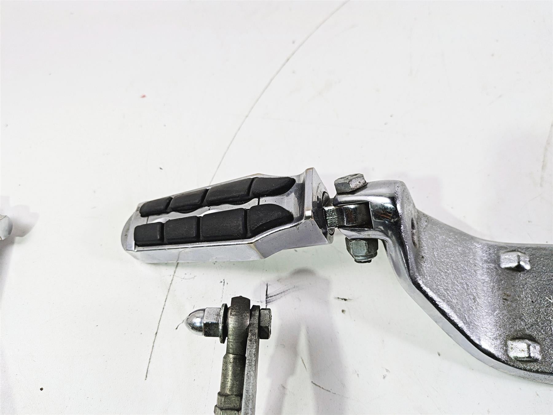 2002 Harley Dyna FXDL Low Rider Front Mid Control + Brake Pedal Shifter 50649-90 {{ shop.shopifyCountryName }} - Mototech271