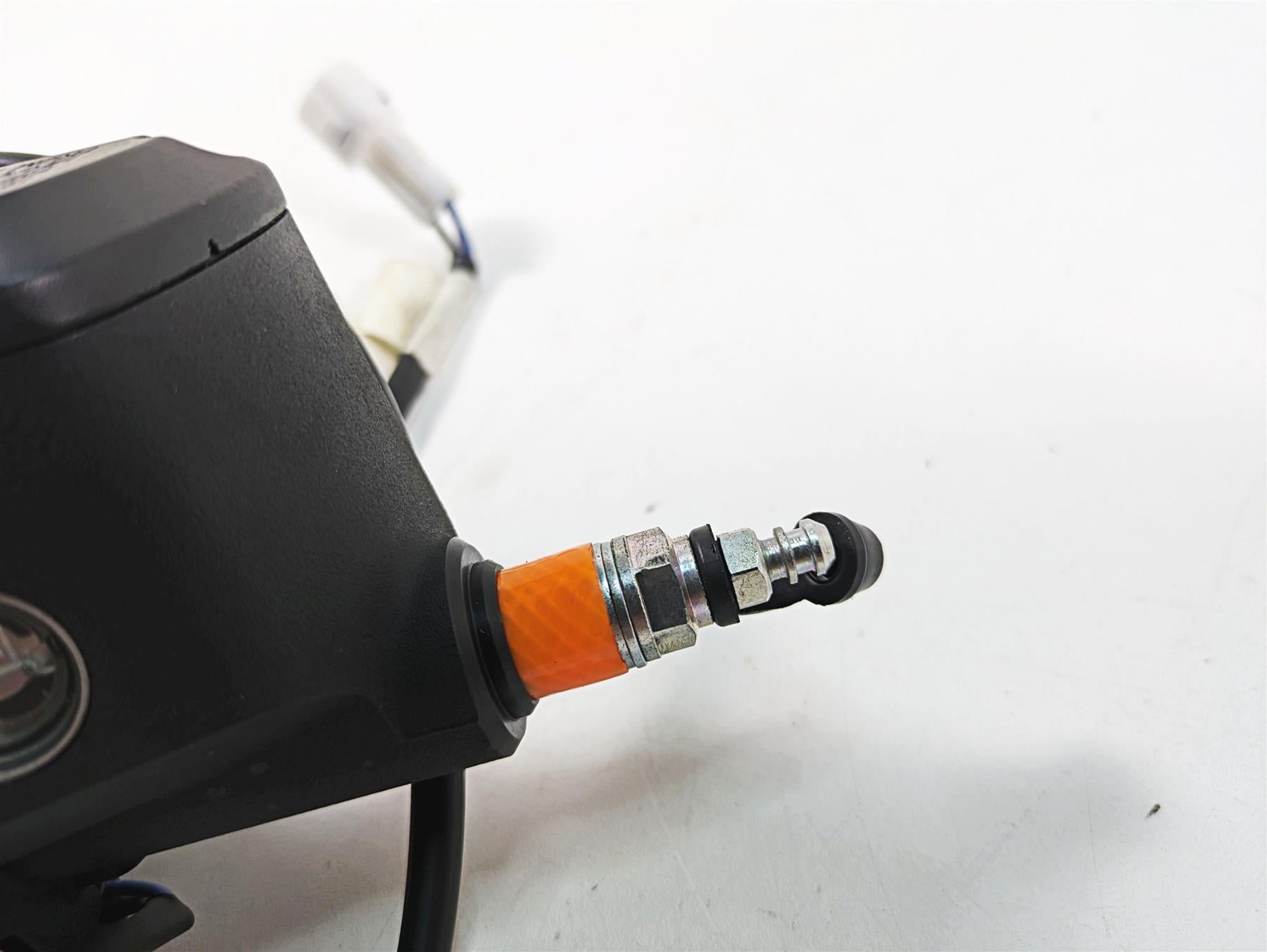 2020 Moto Guzzi V85 TT Adventure Front Brake Master Cylinder + Lever 2B006111 {{ shop.shopifyCountryName }} - Mototech271