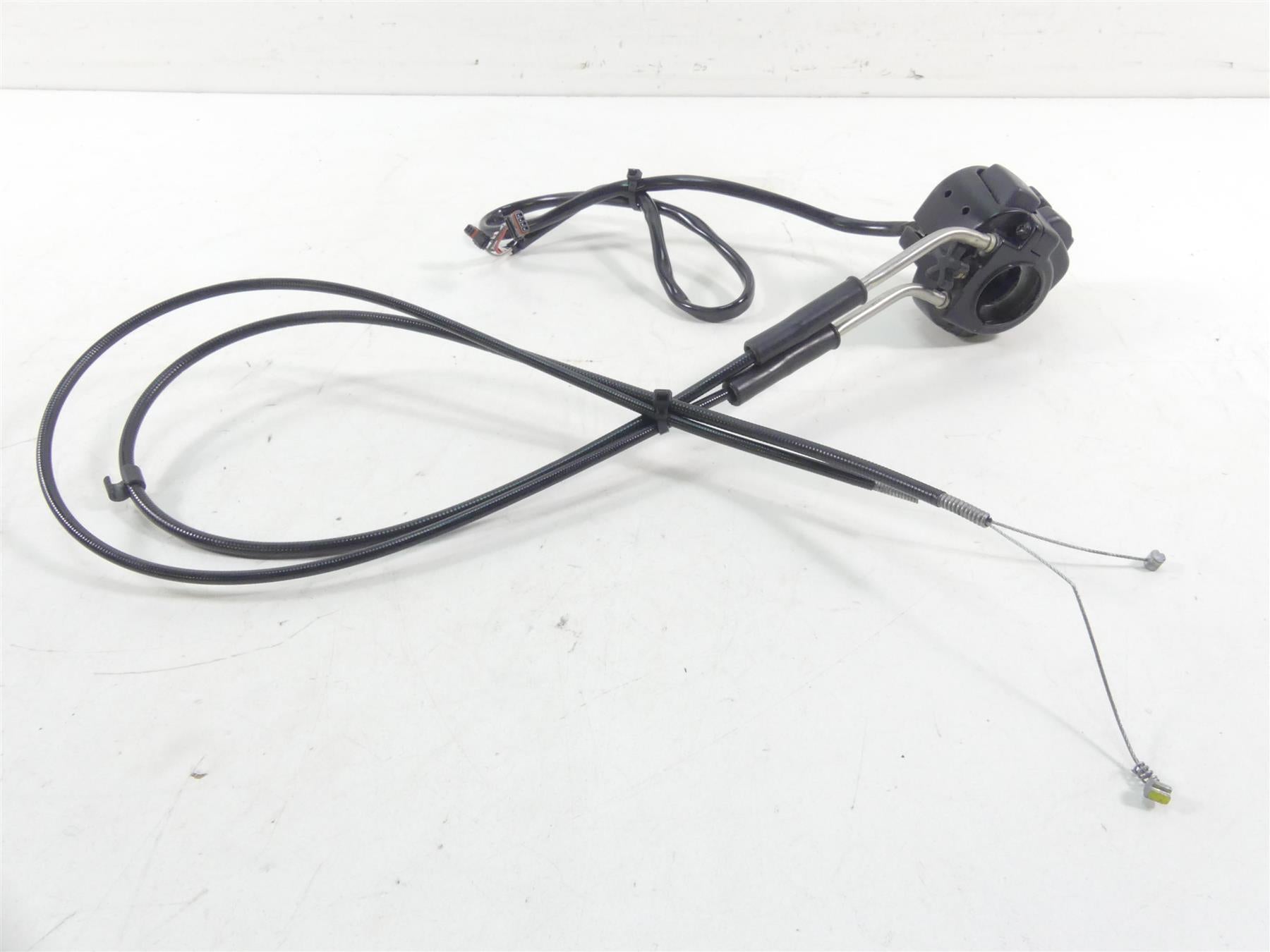 2019 Harley XL883 N Sportster Iron Right Hand Throttle Control Switch 71500118 {{ shop.shopifyCountryName }} - Mototech271