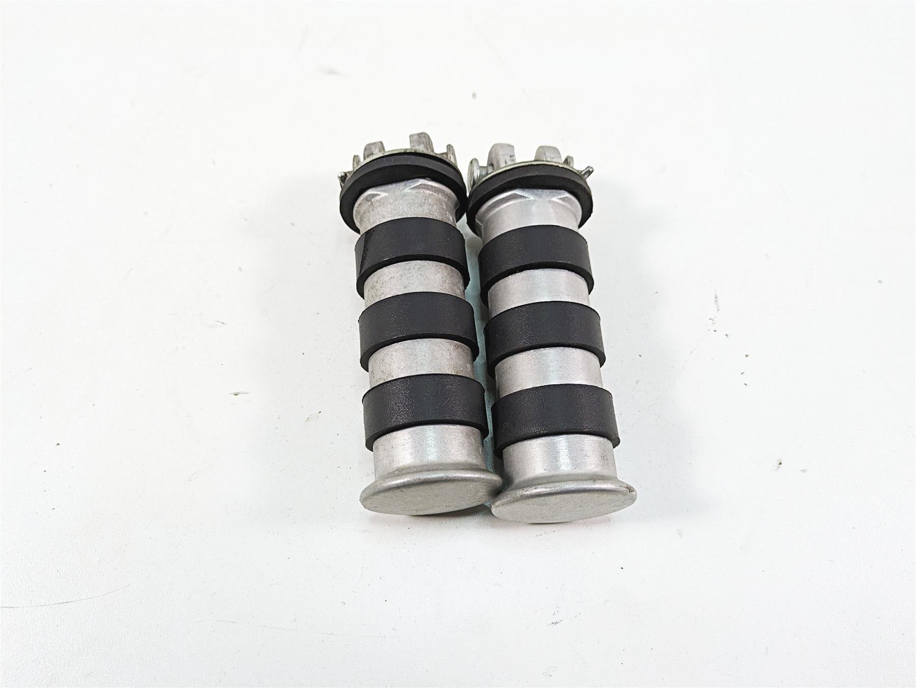 2006 Honda VT1100 C2 Shadow Rear Passenger Footpeg Rest Set 50715-MBA-020 {{ shop.shopifyCountryName }} - Mototech271