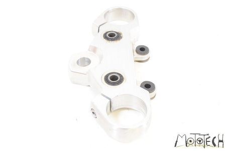 2001 Suzuki VZ800 Marauder Upper Triple Tree 51311-48E00 {{ shop.shopifyCountryName }} - Mototech271