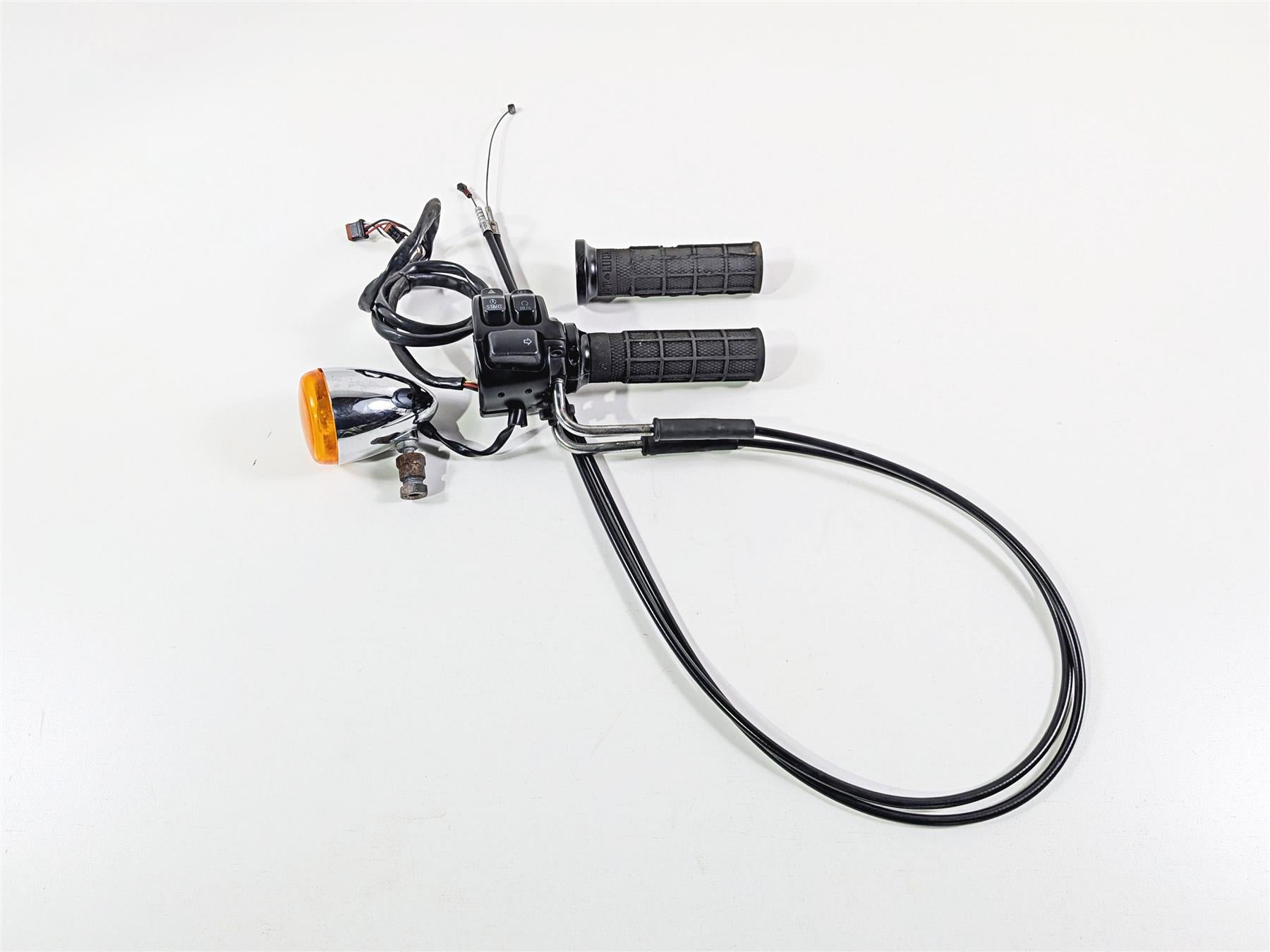 2014 Harley FXDL Dyna Low Rider Right Hand Control Switch + Blinker 72944-12 {{ shop.shopifyCountryName }} - Mototech271