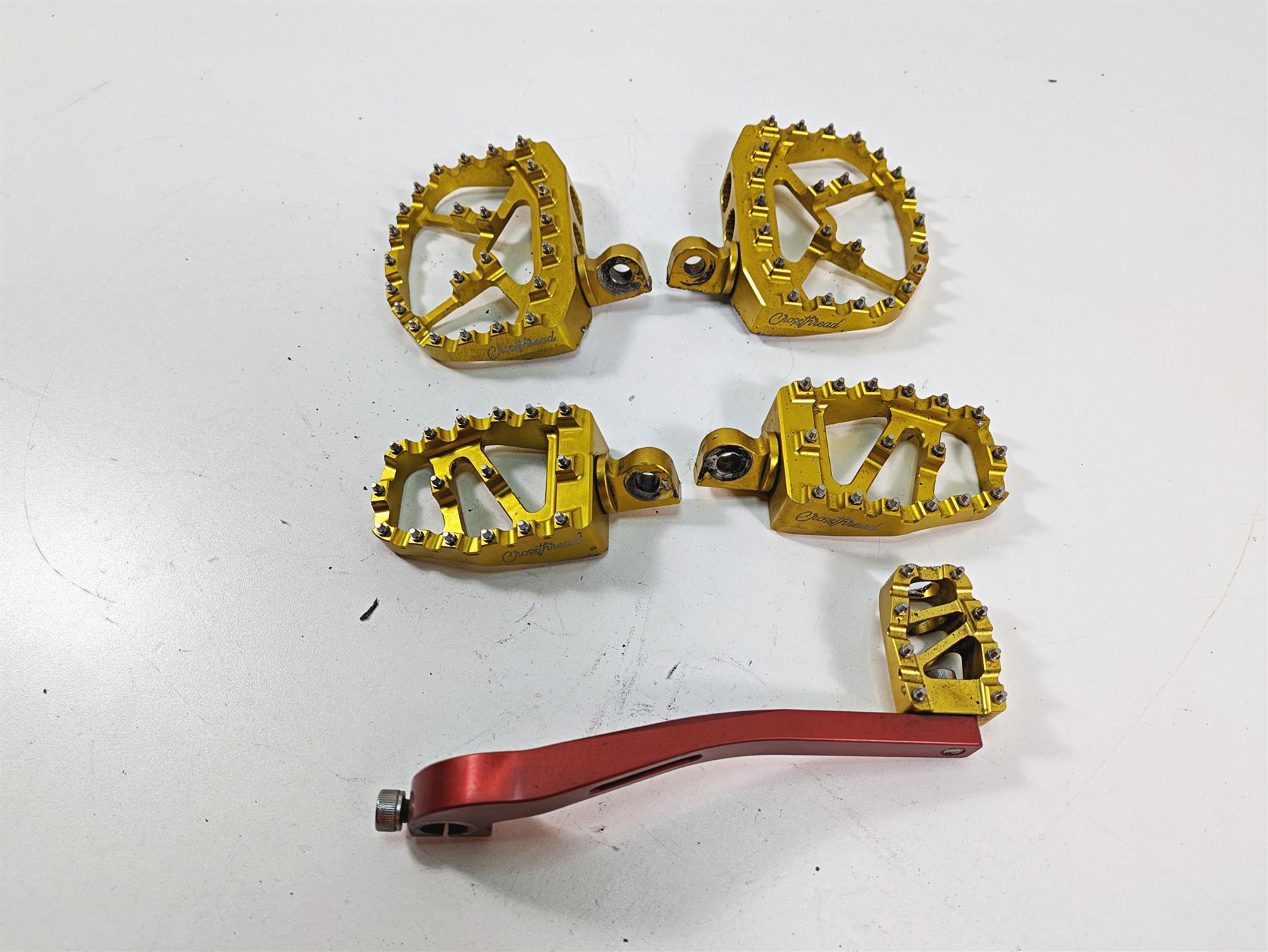 2009 Harley FXDC Dyna Super Glide Custom Crossthread Gold Footpegs DP-001-UP-008 {{ shop.shopifyCountryName }} - Mototech271