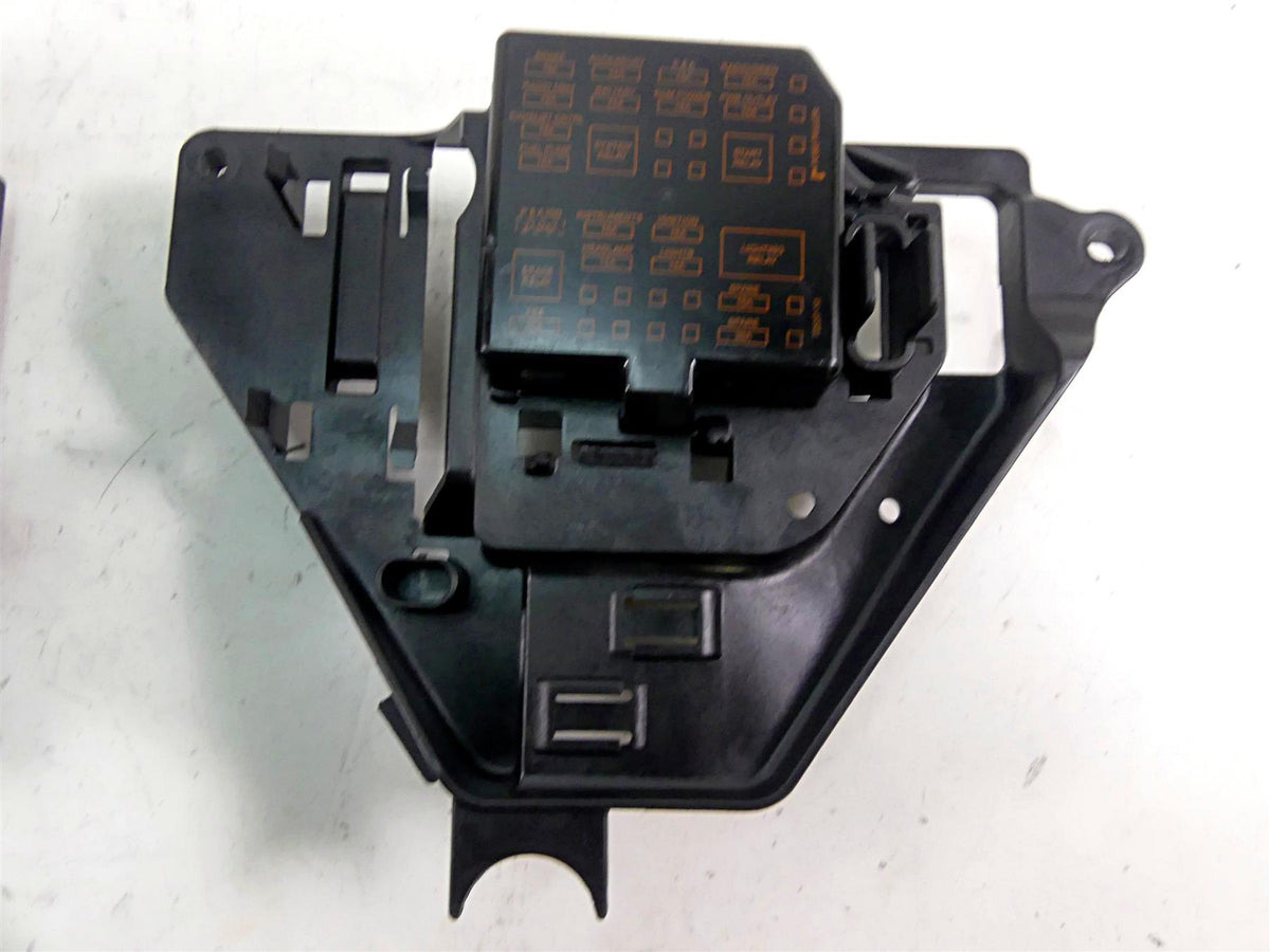 2010 Harley Touring FLHRC Road King Battery & Electrical Fuse Panel Set 66281-09 {{ shop.shopifyCountryName }} - Mototech271