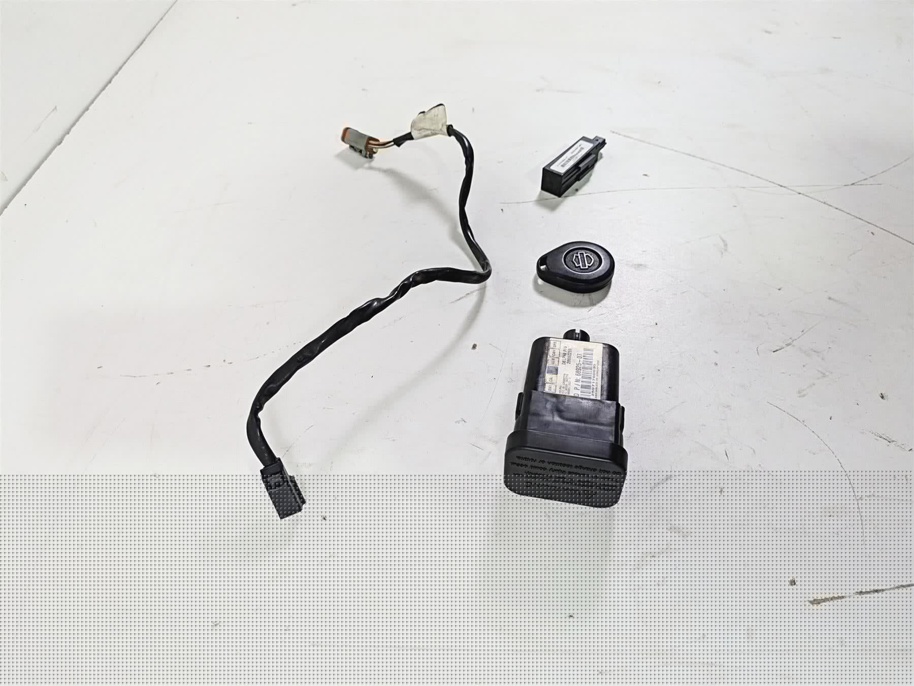 2008 Harley FLSTC 105TH Softail Heritage Tssm Security Module & Fob Key 68925-07 {{ shop.shopifyCountryName }} - Mototech271